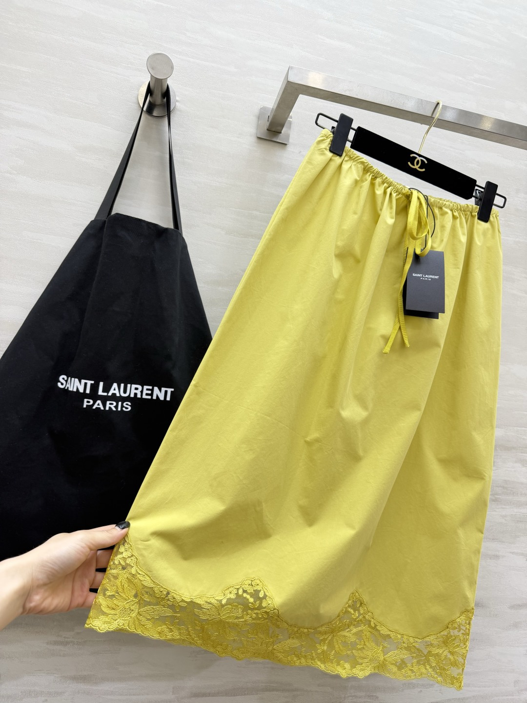 ysl²⁶夏季本命蕾丝半裙 上新✨三色温柔暴击｜奶杏/柠檬黄/经典黑 松紧抽绳腰头 不挑身材包容所有身形