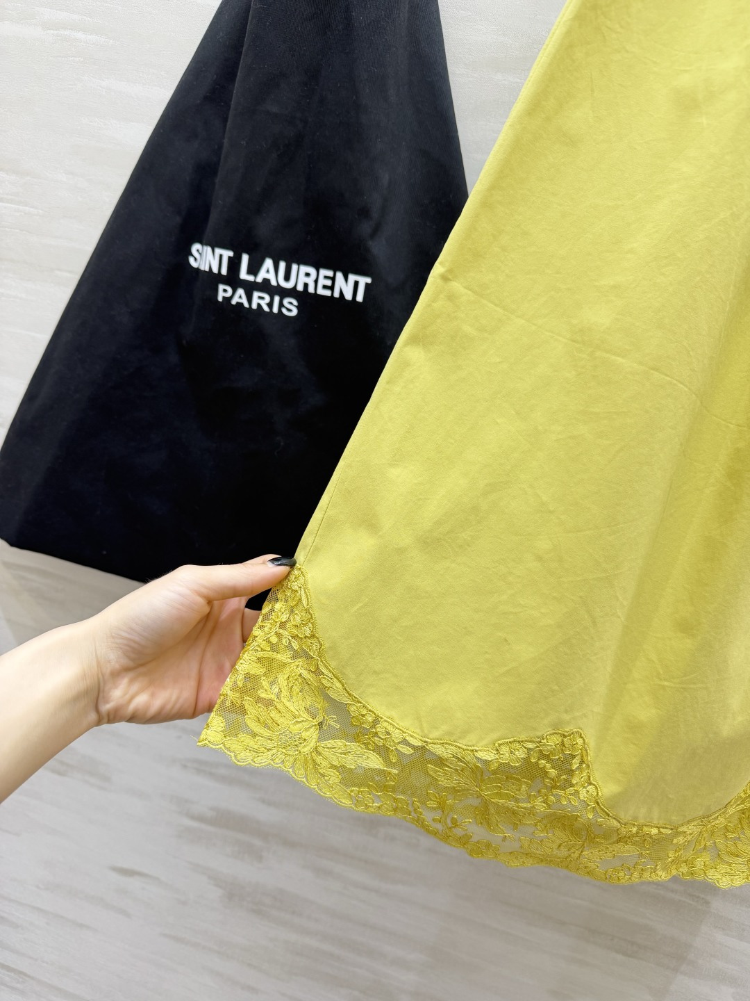 ysl²⁶夏季本命蕾丝半裙 上新✨三色温柔暴击｜奶杏/柠檬黄/经典黑 松紧抽绳腰头 不挑身材包容所有身形