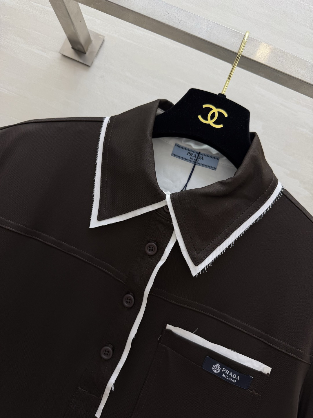 #Prad♡²⁶撞色毛边polo衫 Polo控必入高级单品✨经典色调 低调又显贵 毛边白边撞色包边设计 