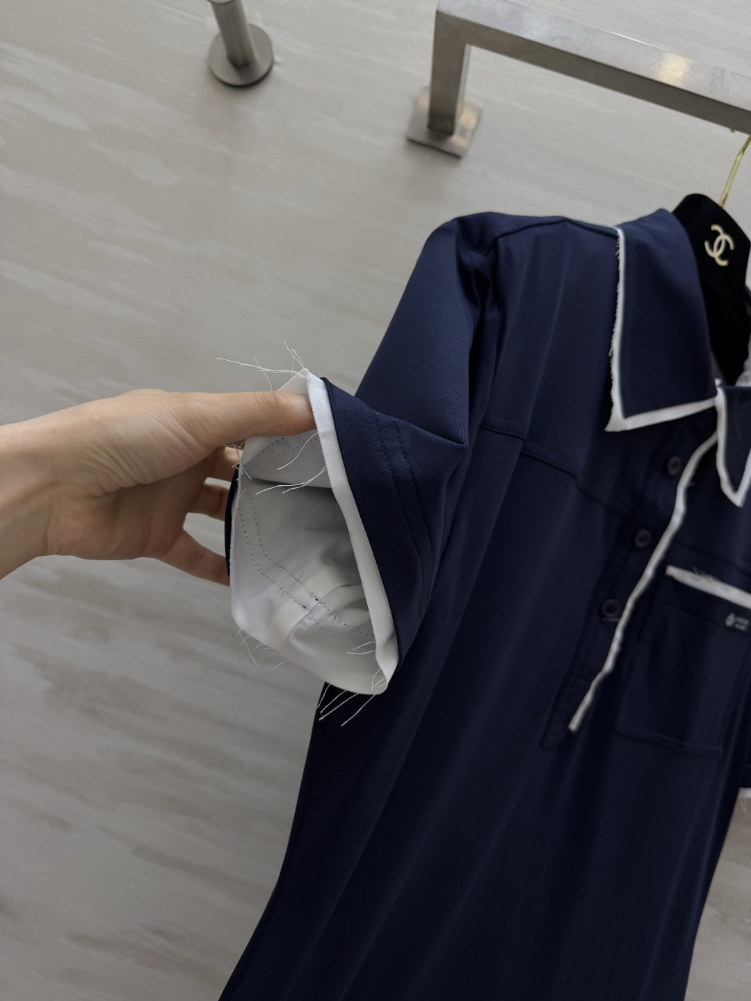 #Prad♡²⁶撞色毛边polo衫 Polo控必入高级单品✨经典色调 低调又显贵 毛边白边撞色包边设计 