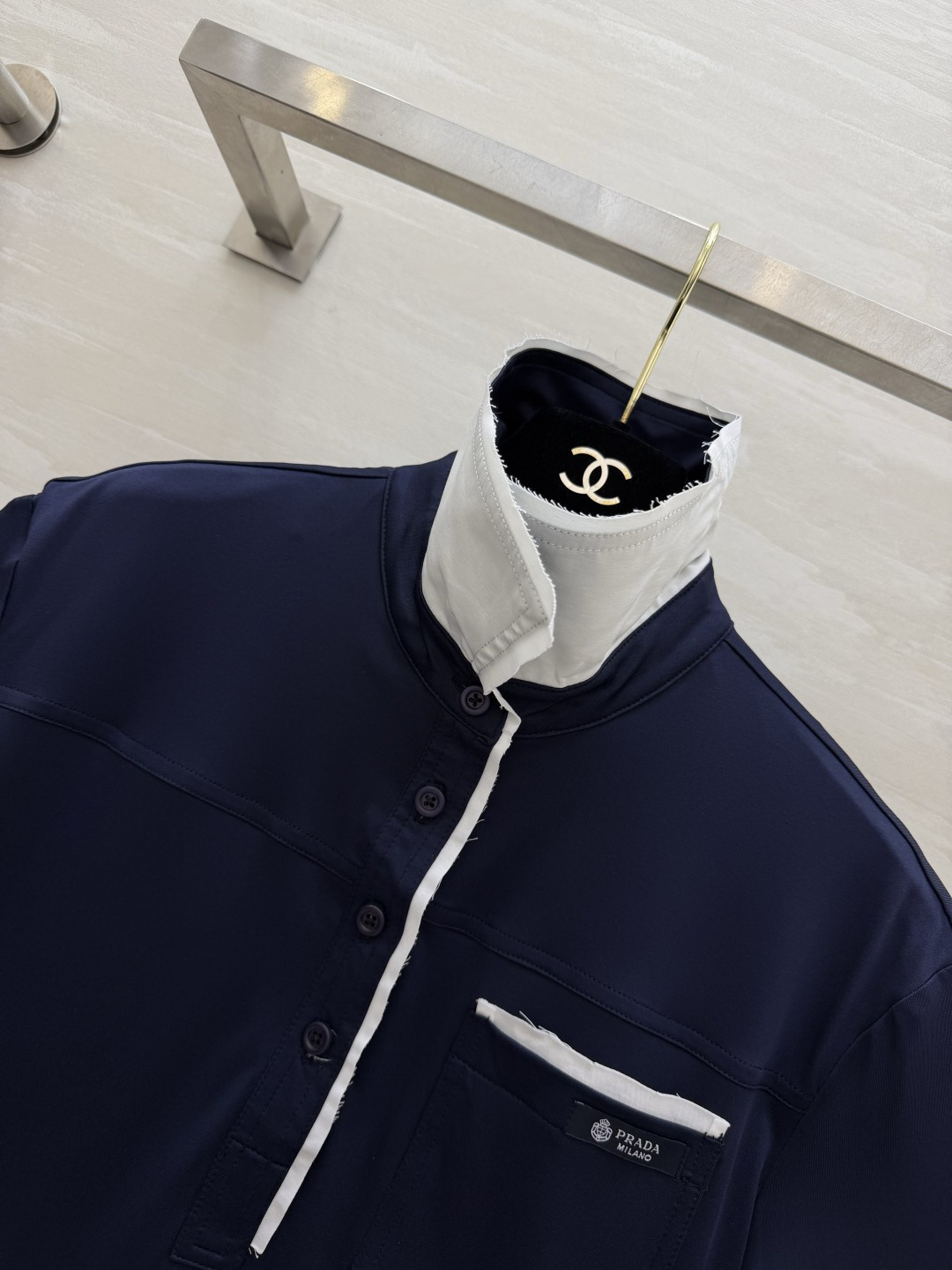 #Prad♡²⁶撞色毛边polo衫 Polo控必入高级单品✨经典色调 低调又显贵 毛边白边撞色包边设计 