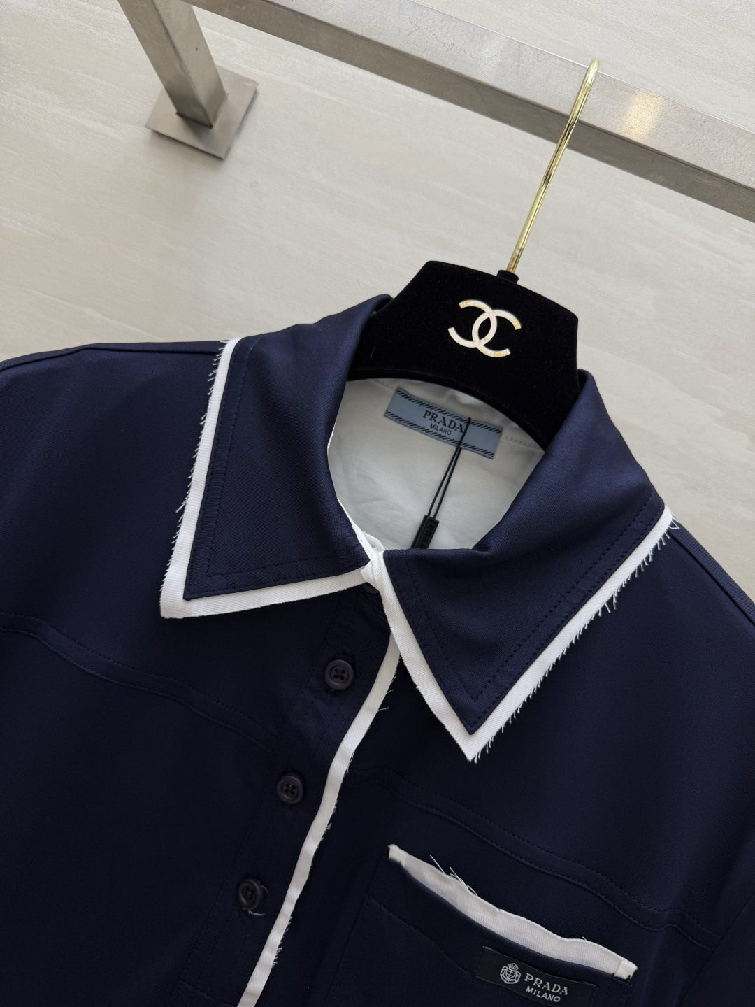 #Prad♡²⁶撞色毛边polo衫 Polo控必入高级单品✨经典色调 低调又显贵 毛边白边撞色包边设计 