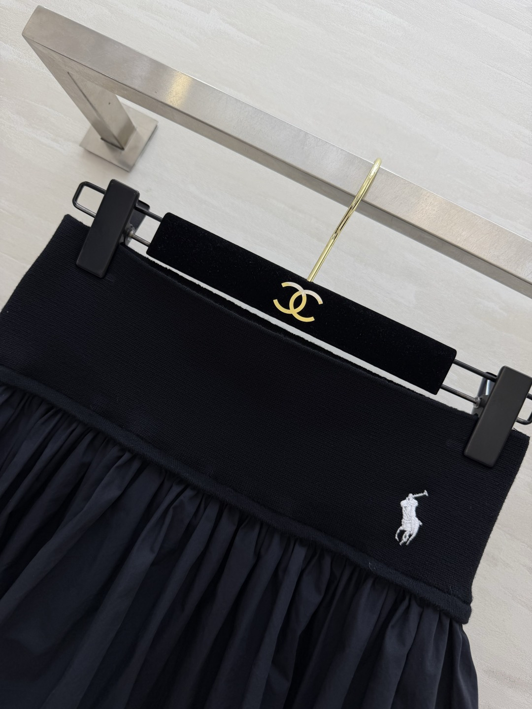 Ralph｜小钱风🌬️永远不会过时的小马刺绣百褶短裙 黑白双色经典配色 宽边高腰腰头 舒服藏肉还能拉高腰