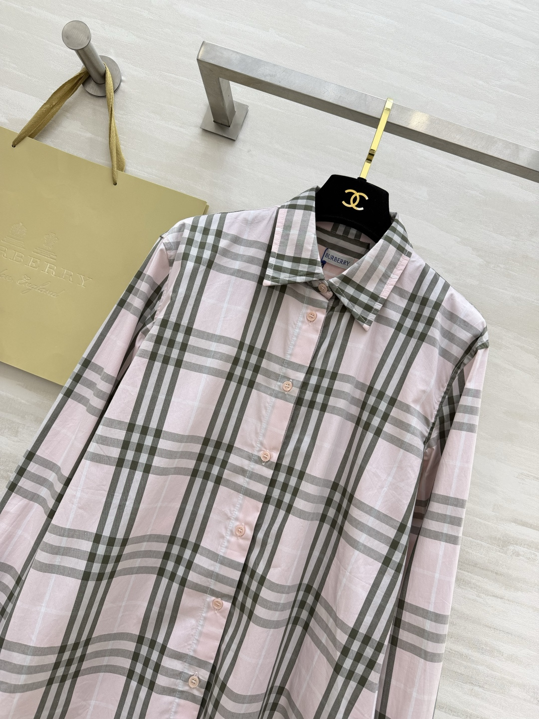 ✨ 经典永不过时｜Burberr♡²⁶格纹衬衫 衣柜里永远缺一件的格纹王牌单品💫标志性复古经典格纹 自带