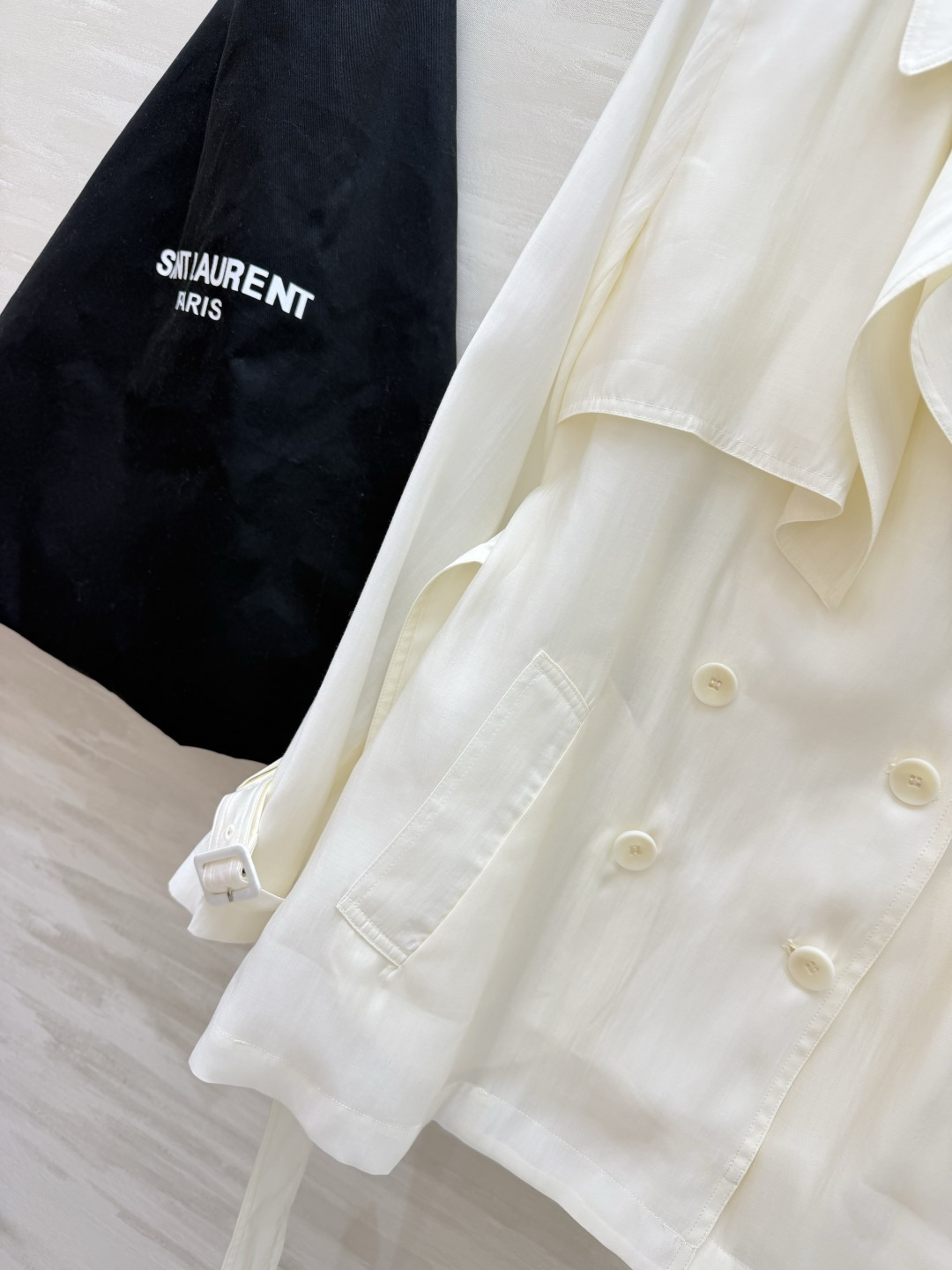 SAINT LAUREN♡²⁶轻透天丝短款风衣 轻薄天丝面料 上身自带柔光滤镜  经典双排扣+收腰系带 