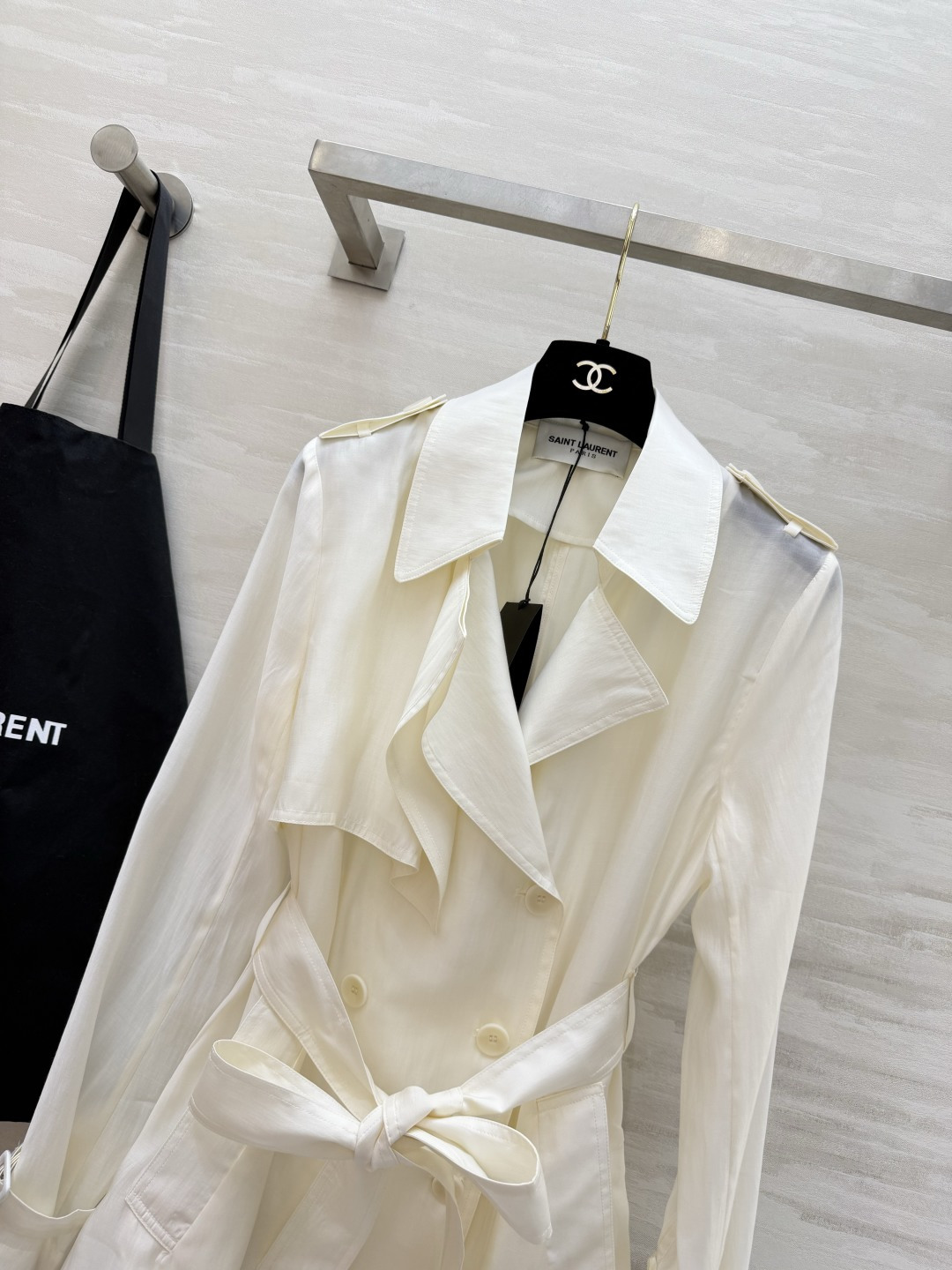 SAINT LAUREN♡²⁶轻透天丝短款风衣 轻薄天丝面料 上身自带柔光滤镜  经典双排扣+收腰系带 