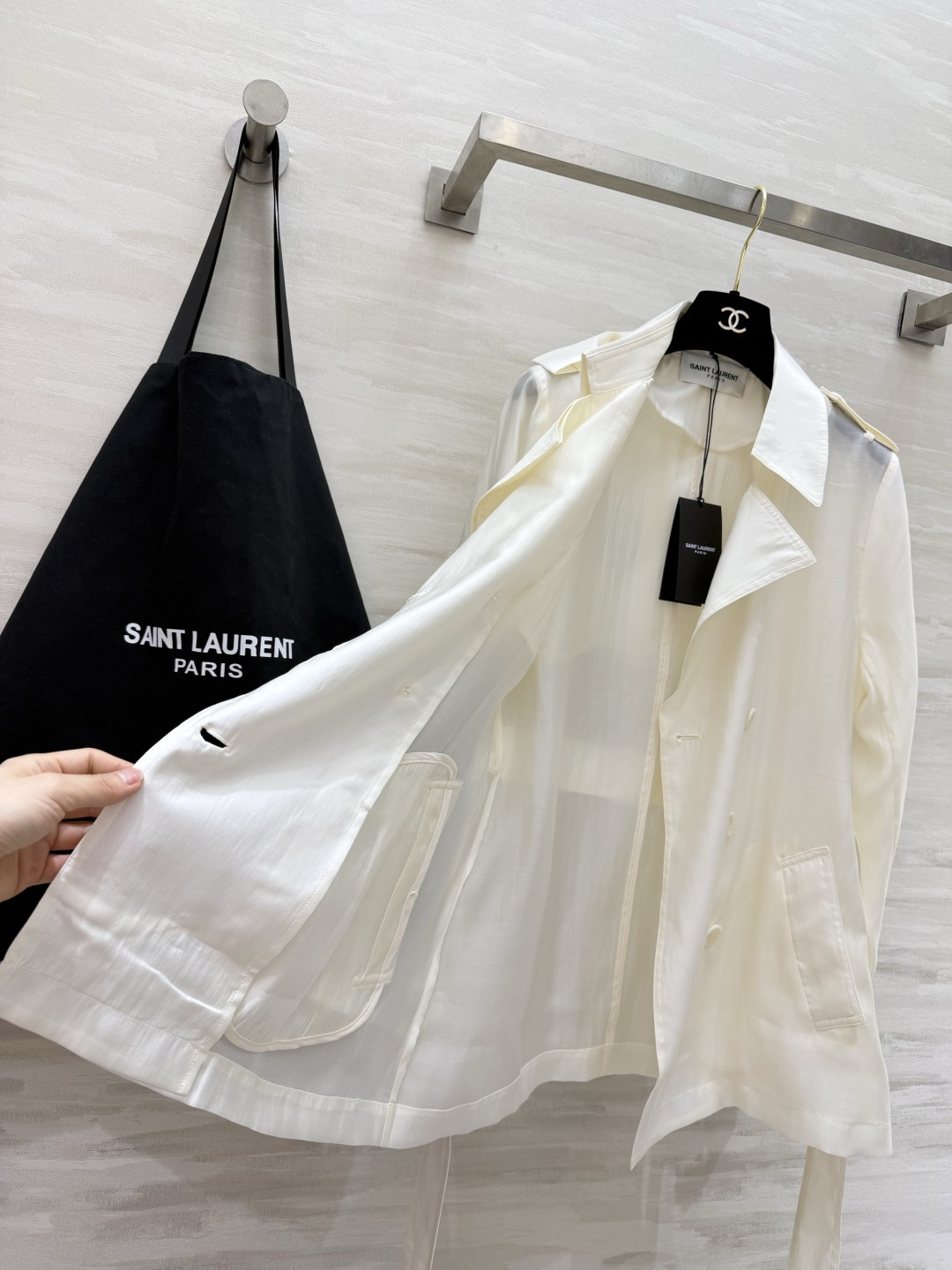 SAINT LAUREN♡²⁶轻透天丝短款风衣 轻薄天丝面料 上身自带柔光滤镜  经典双排扣+收腰系带 