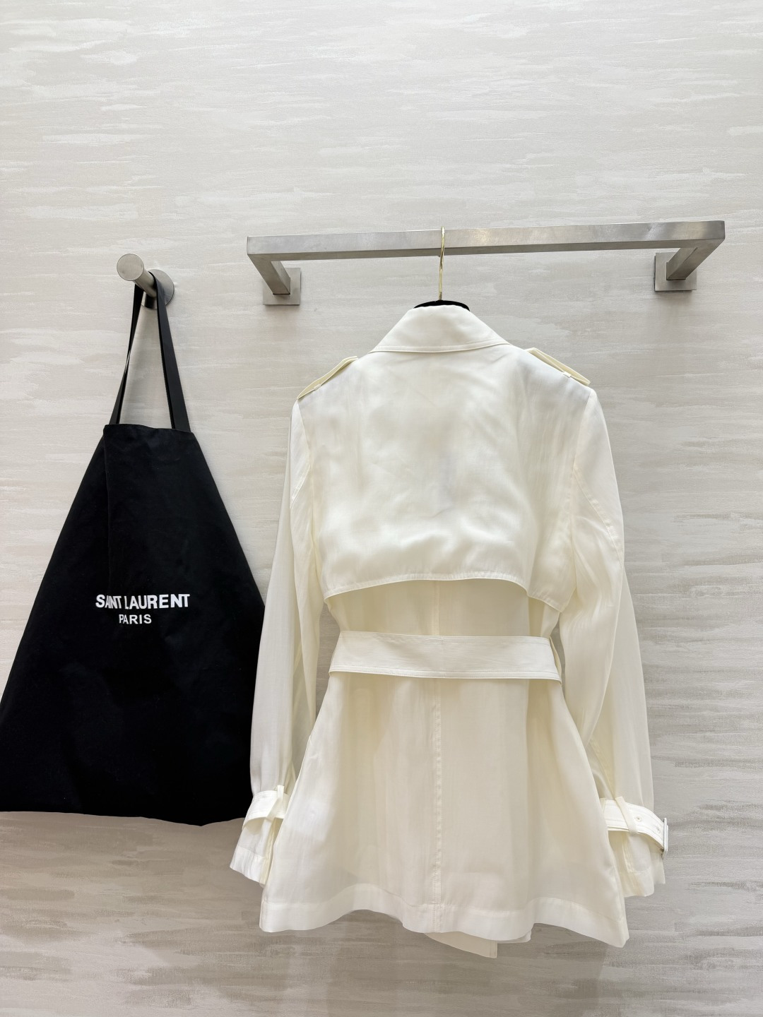 SAINT LAUREN♡²⁶轻透天丝短款风衣 轻薄天丝面料 上身自带柔光滤镜  经典双排扣+收腰系带 