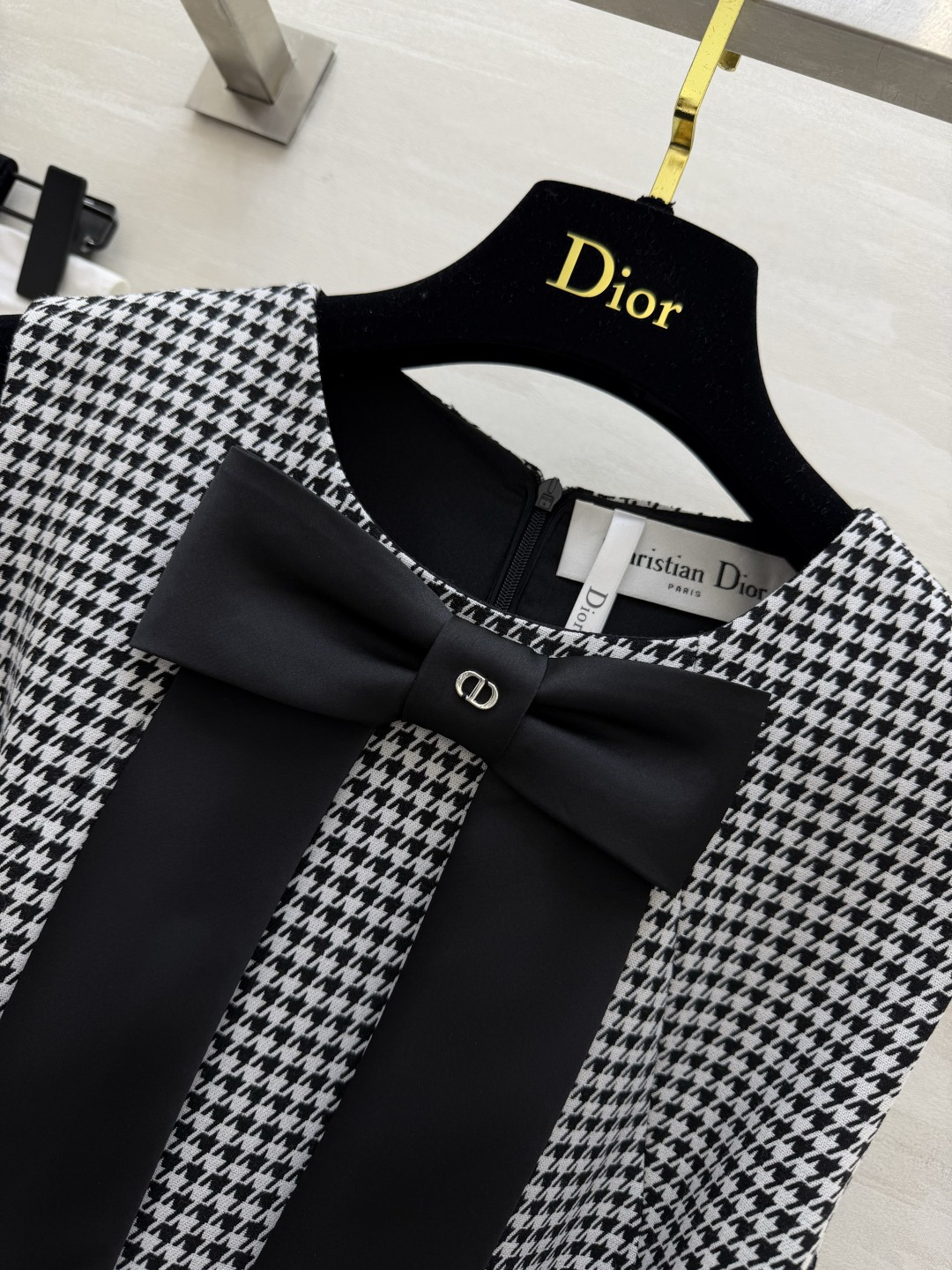 ✨Dio♡²⁶千鸟格无袖连衣裙 经典千鸟格纹自带高级滤镜 领口蝴蝶结+CD标识 细节杀💫搭配同系列腰带 