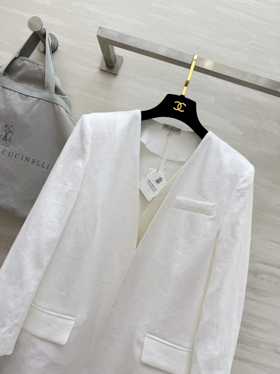 ✨Brunello Cucinell♡²⁶白色亚麻西装 无领亚麻白西装 自带松弛高级感 干净利落的剪裁 