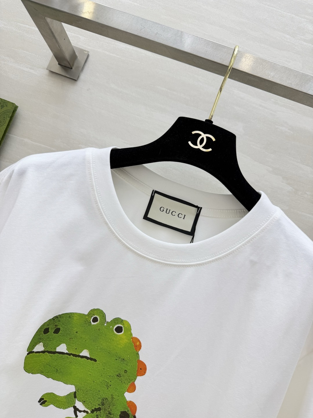 🦖 GUCC♡²⁶小恐龙T恤 | 三色齐发谁能拒绝这么可爱的小恐龙啊！手绘涂鸦风印花超减龄，白/粉/黑三