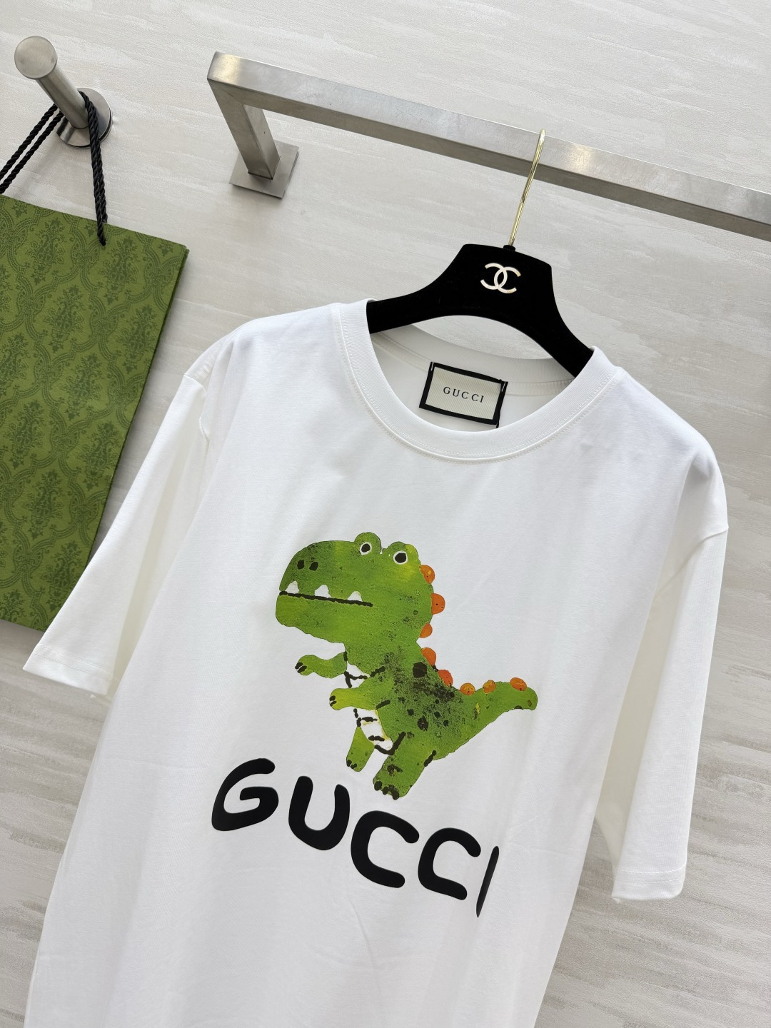 🦖 GUCC♡²⁶小恐龙T恤 | 三色齐发谁能拒绝这么可爱的小恐龙啊！手绘涂鸦风印花超减龄，白/粉/黑三