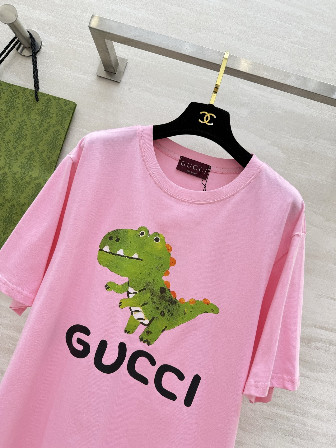 🦖 GUCC♡²⁶小恐龙T恤 | 三色齐发谁能拒绝这么可爱的小恐龙啊！手绘涂鸦风印花超减龄，白/粉/黑三