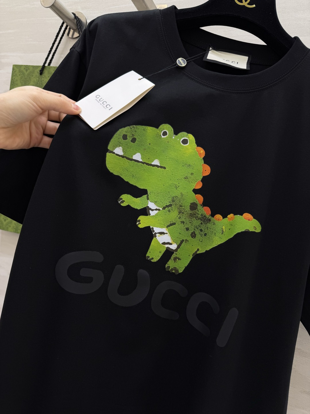 🦖 GUCC♡²⁶小恐龙T恤 | 三色齐发谁能拒绝这么可爱的小恐龙啊！手绘涂鸦风印花超减龄，白/粉/黑三