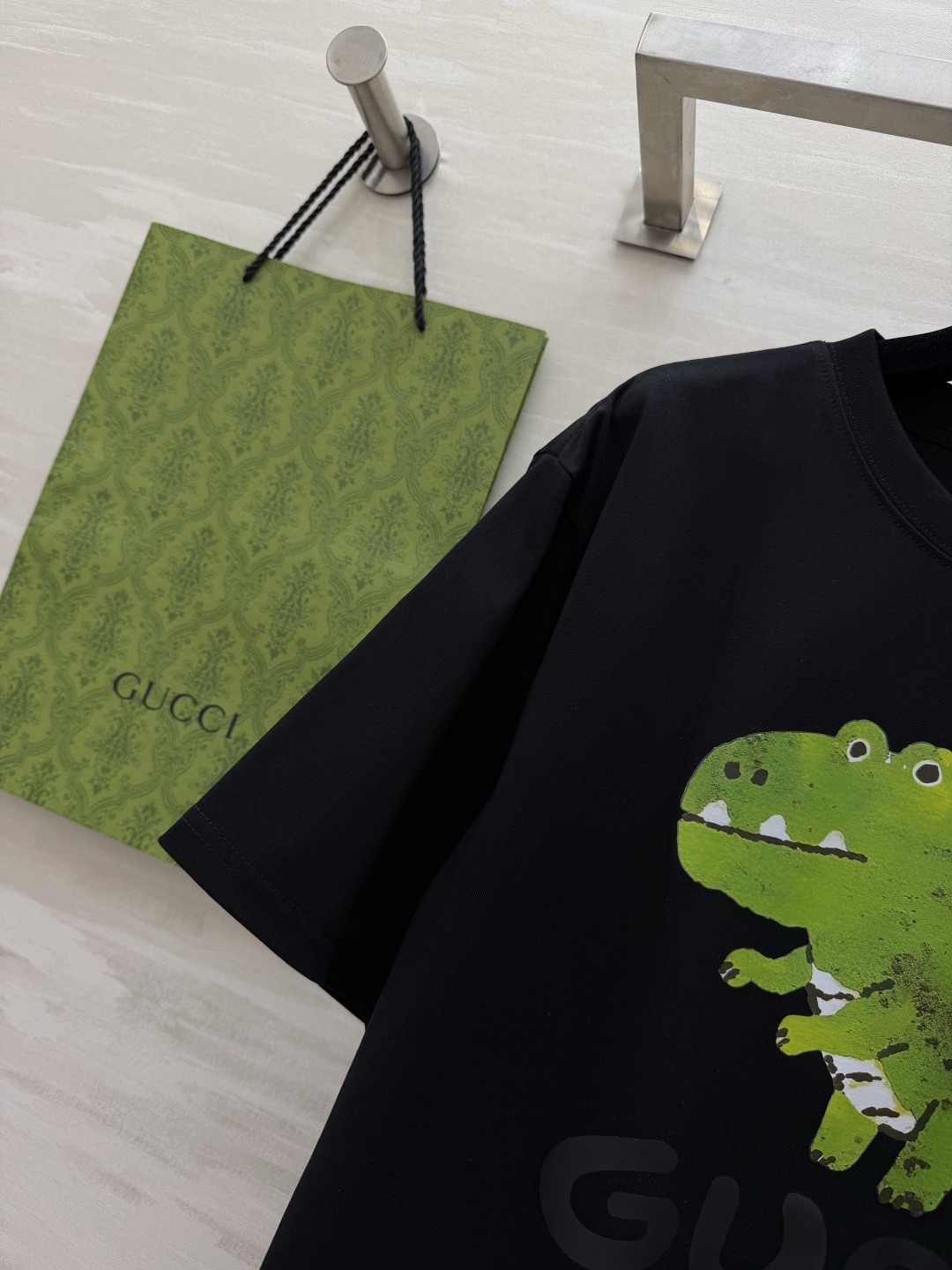 🦖 GUCC♡²⁶小恐龙T恤 | 三色齐发谁能拒绝这么可爱的小恐龙啊！手绘涂鸦风印花超减龄，白/粉/黑三