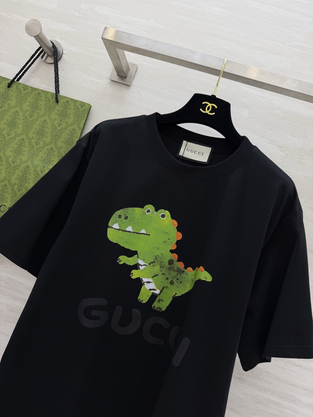 🦖 GUCC♡²⁶小恐龙T恤 | 三色齐发谁能拒绝这么可爱的小恐龙啊！手绘涂鸦风印花超减龄，白/粉/黑三
