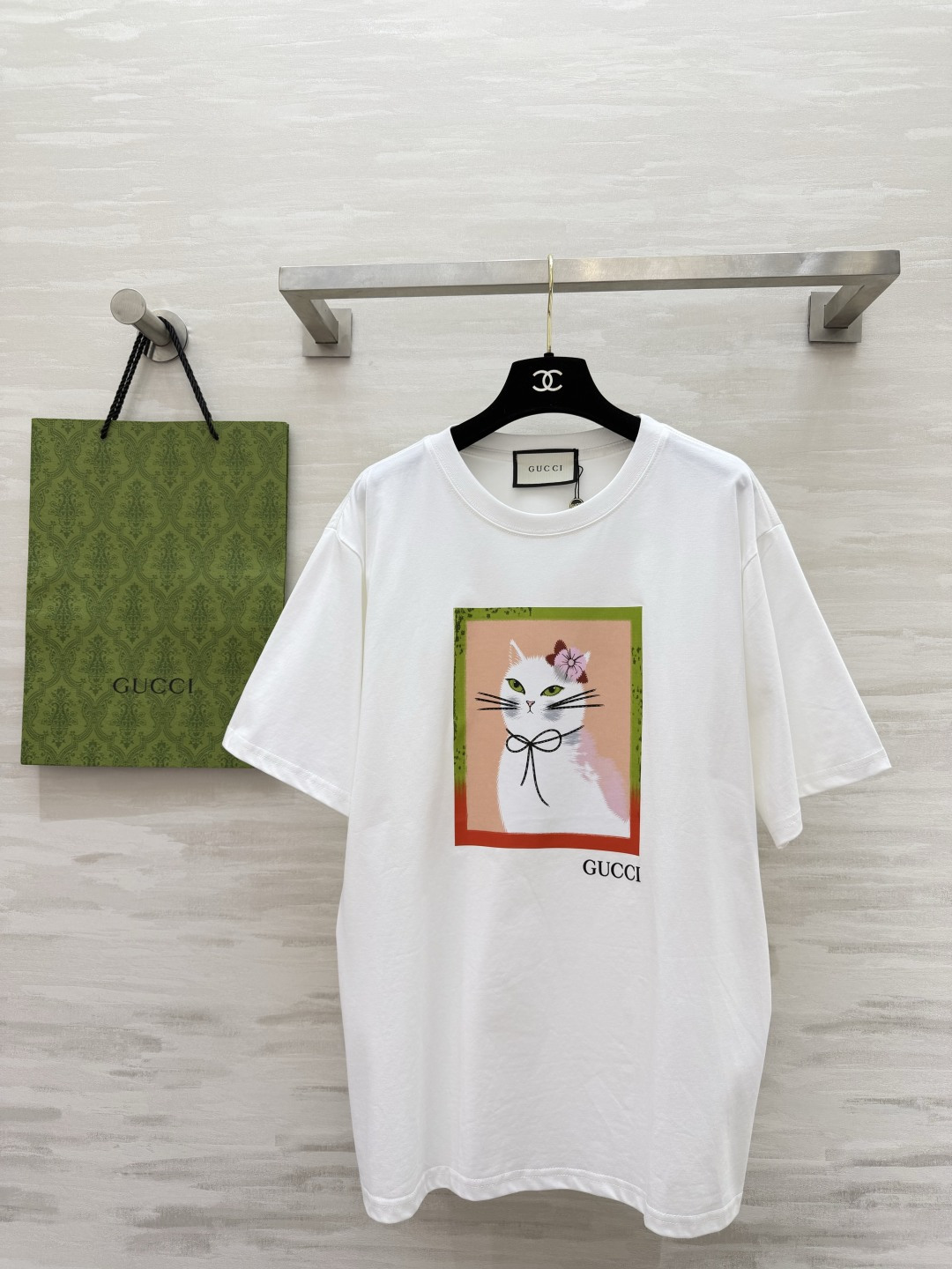 🐱 GUCC♡²⁶猫咪系列T恤 | 三色齐发谁能拒绝优雅又可爱的猫咪印花啊！自带法式复古氛围，白/粉/黑