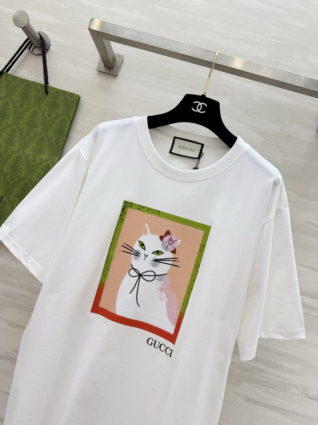 🐱 GUCC♡²⁶猫咪系列T恤 | 三色齐发谁能拒绝优雅又可爱的猫咪印花啊！自带法式复古氛围，白/粉/黑
