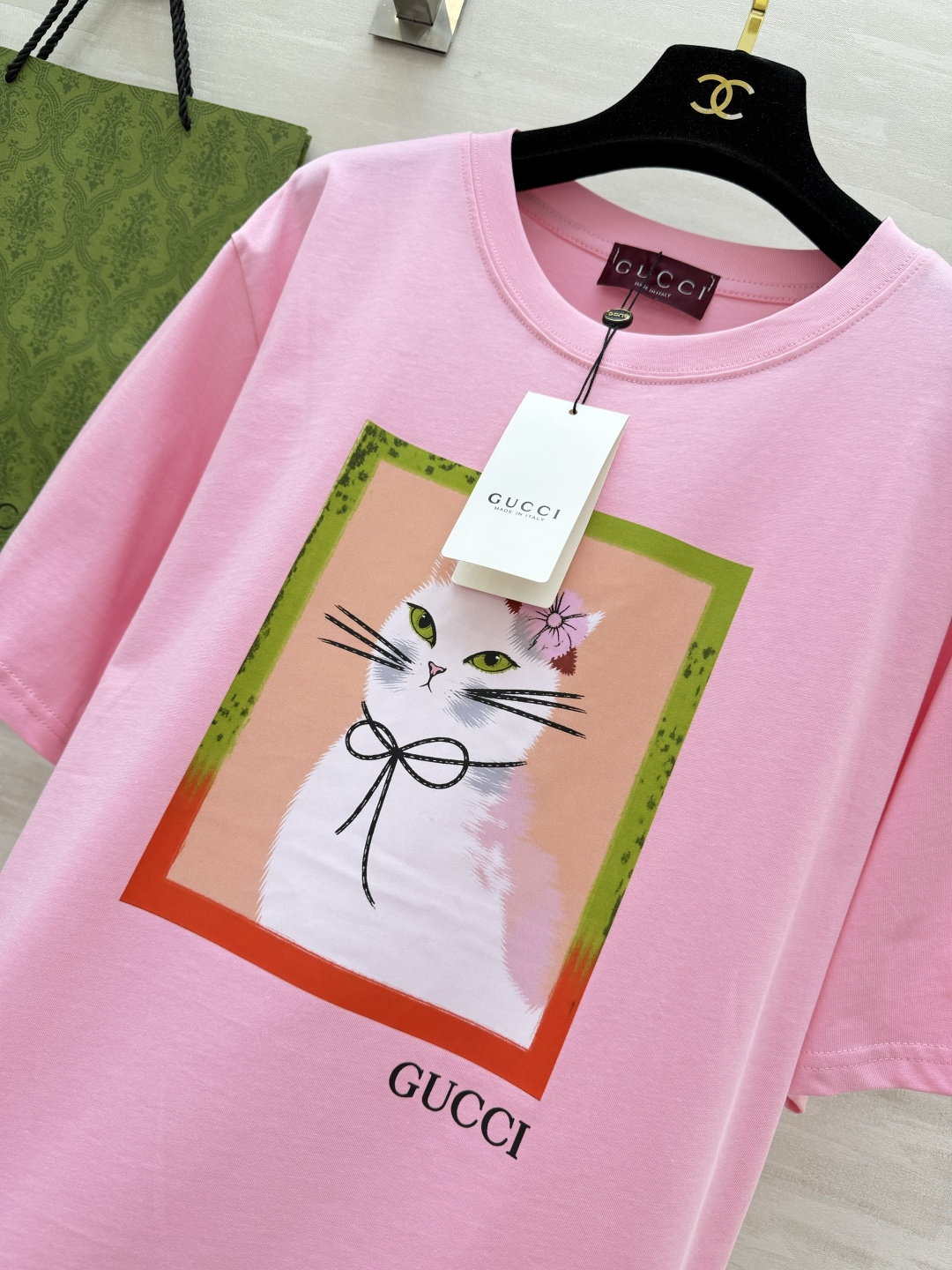 🐱 GUCC♡²⁶猫咪系列T恤 | 三色齐发谁能拒绝优雅又可爱的猫咪印花啊！自带法式复古氛围，白/粉/黑