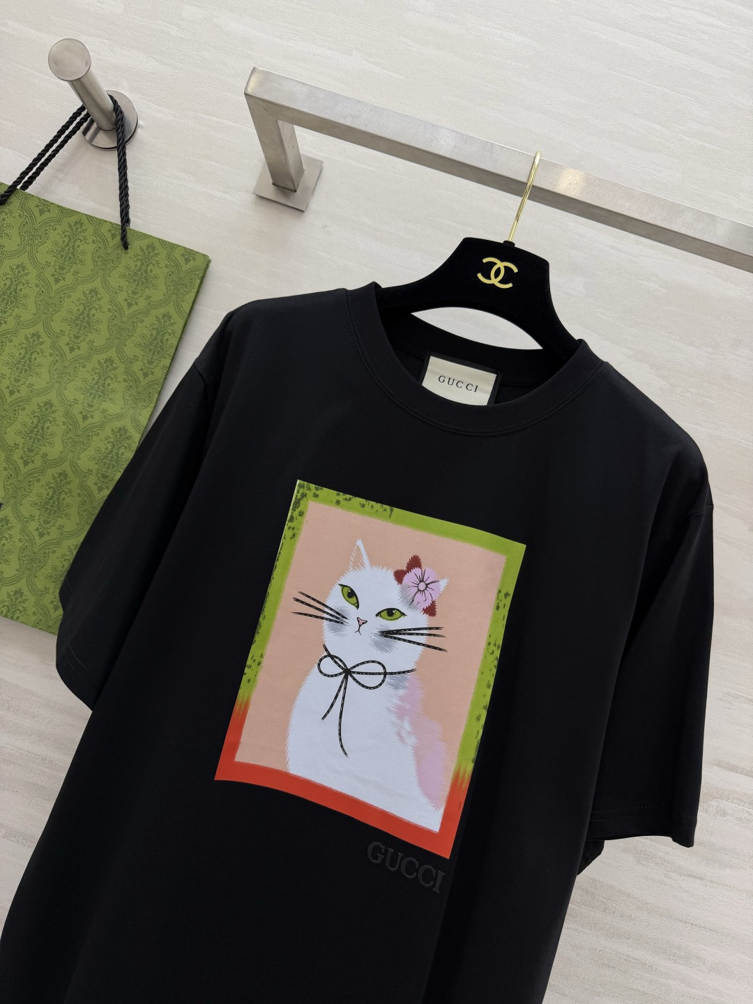 🐱 GUCC♡²⁶猫咪系列T恤 | 三色齐发谁能拒绝优雅又可爱的猫咪印花啊！自带法式复古氛围，白/粉/黑