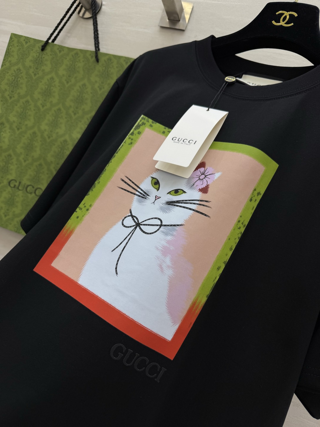 🐱 GUCC♡²⁶猫咪系列T恤 | 三色齐发谁能拒绝优雅又可爱的猫咪印花啊！自带法式复古氛围，白/粉/黑