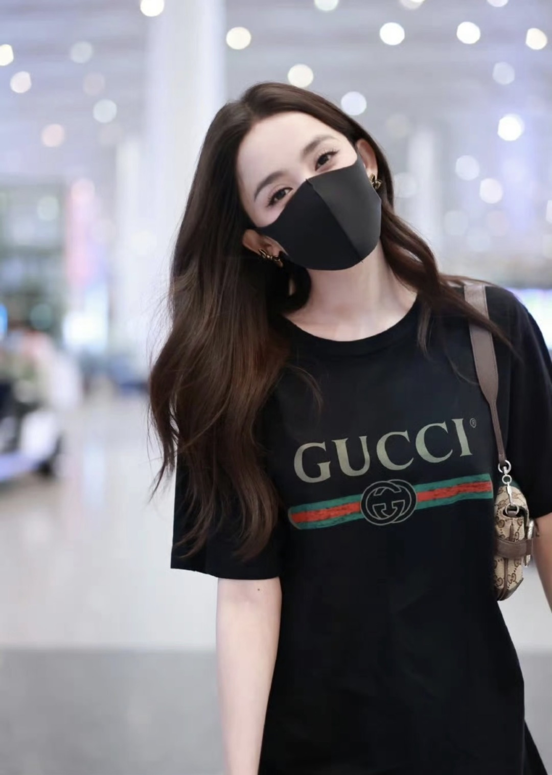 GUCC♡²⁶经典LOGO印花T恤▫️白/粉/黑三色可选▫️复古绿织带+双G标识，辨识度拉满▫️宽松落肩