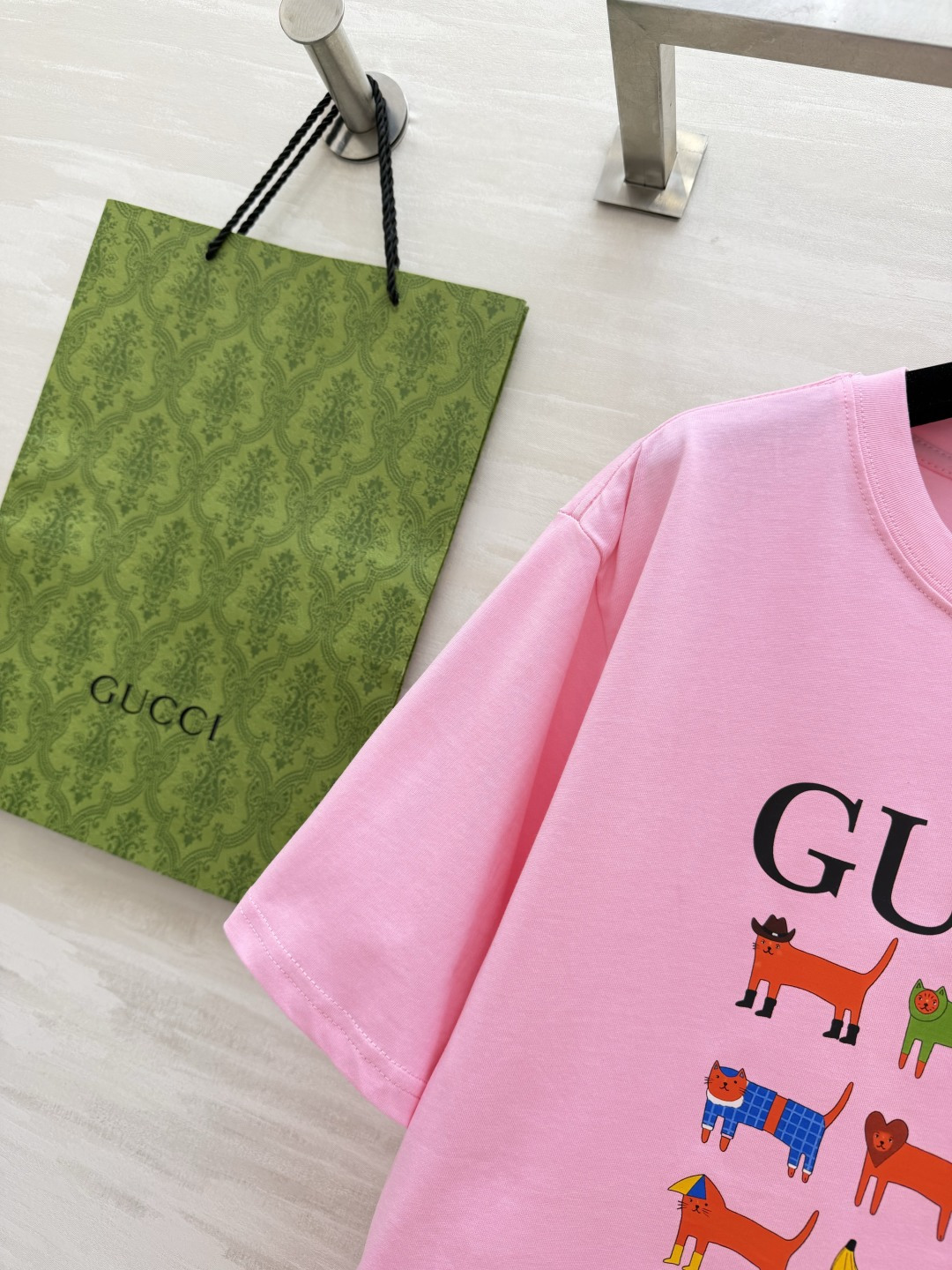 GUCC♡²⁶趣味涂鸦T恤▫️三色可选 白/粉/黑▫️童趣印花 减龄天花板▫️宽松版型 日常百搭谁穿谁可