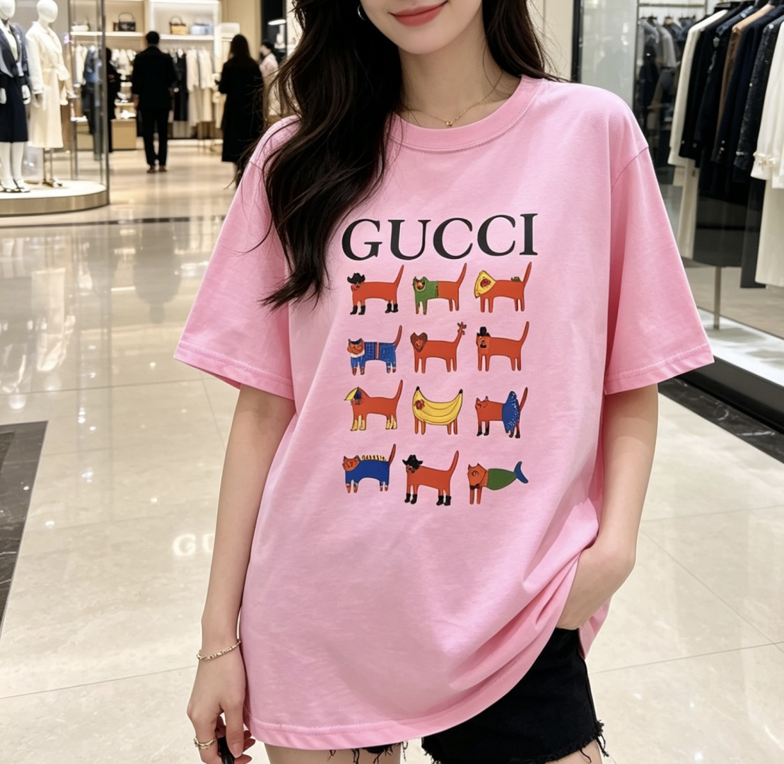 GUCC♡²⁶趣味涂鸦T恤▫️三色可选 白/粉/黑▫️童趣印花 减龄天花板▫️宽松版型 日常百搭谁穿谁可