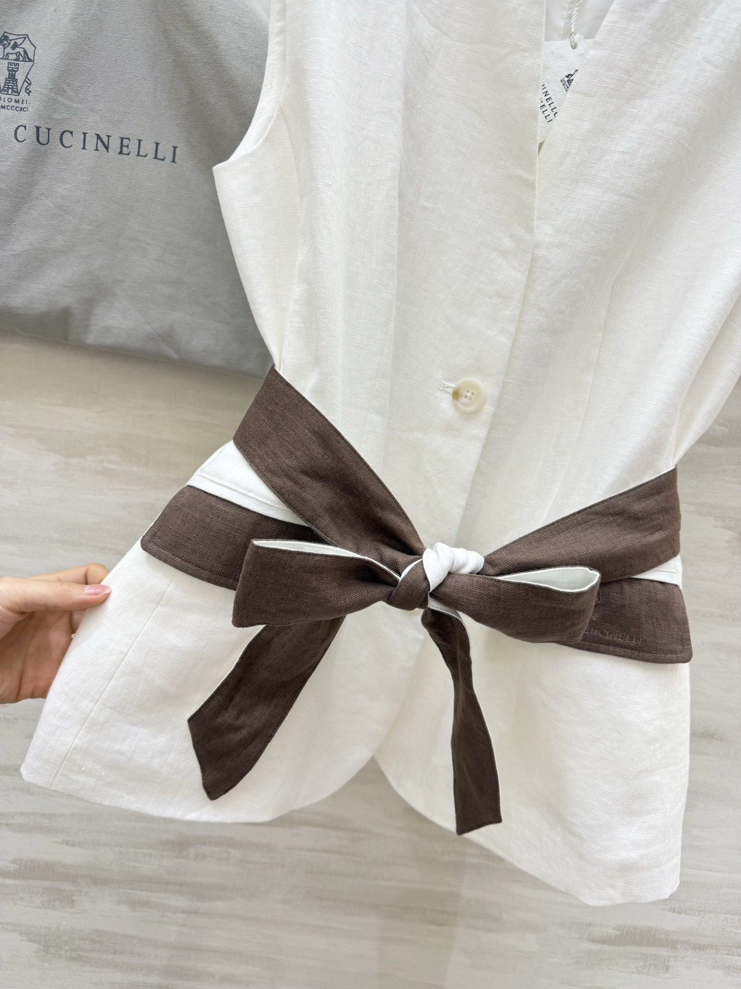 ▫️Brunello Cucinell♡²⁶亚麻撞色收腰马甲▫️白/灰两色可选，自带贵气松弛感▫️亚麻混
