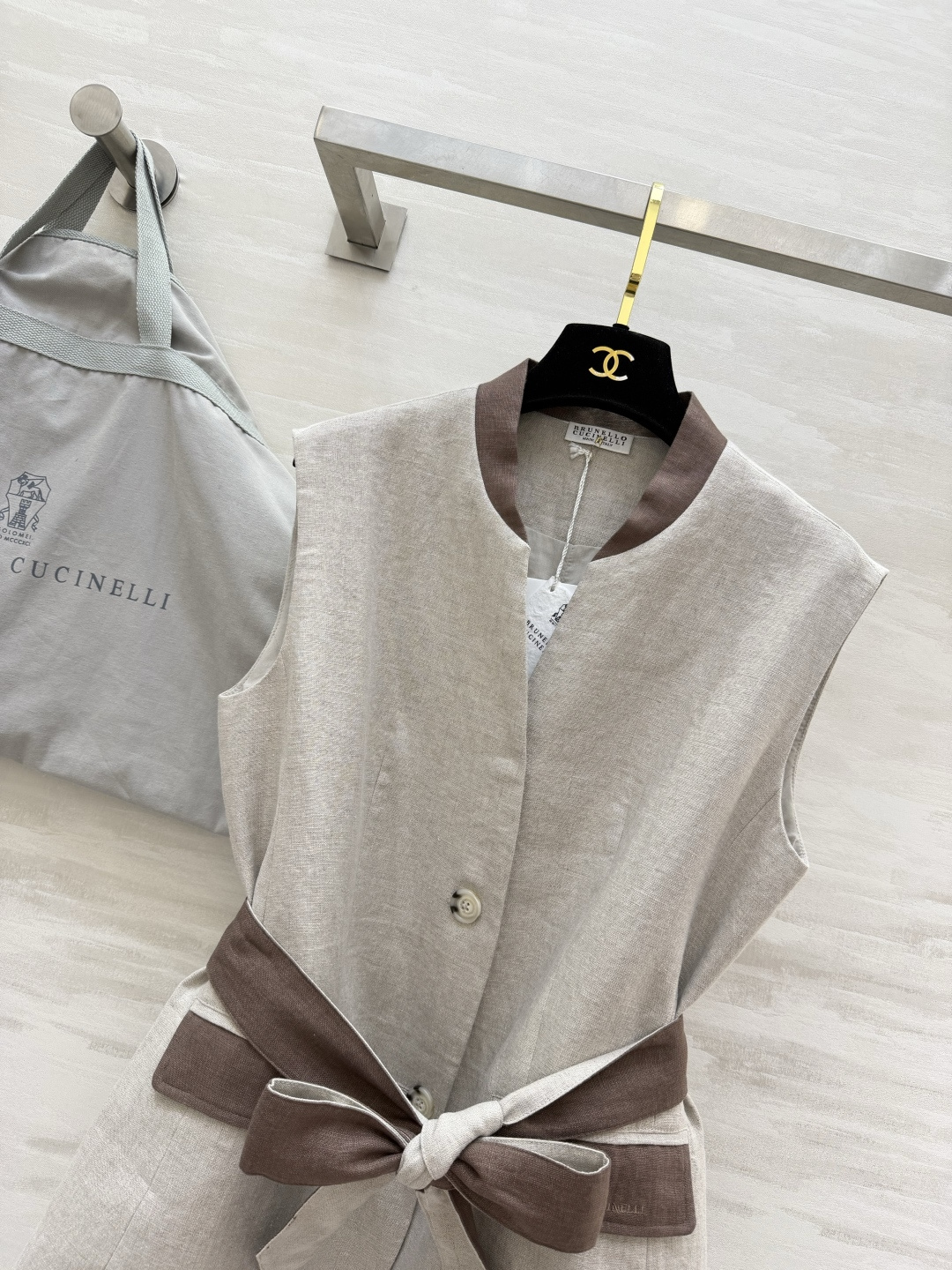▫️Brunello Cucinell♡²⁶亚麻撞色收腰马甲▫️白/灰两色可选，自带贵气松弛感▫️亚麻混