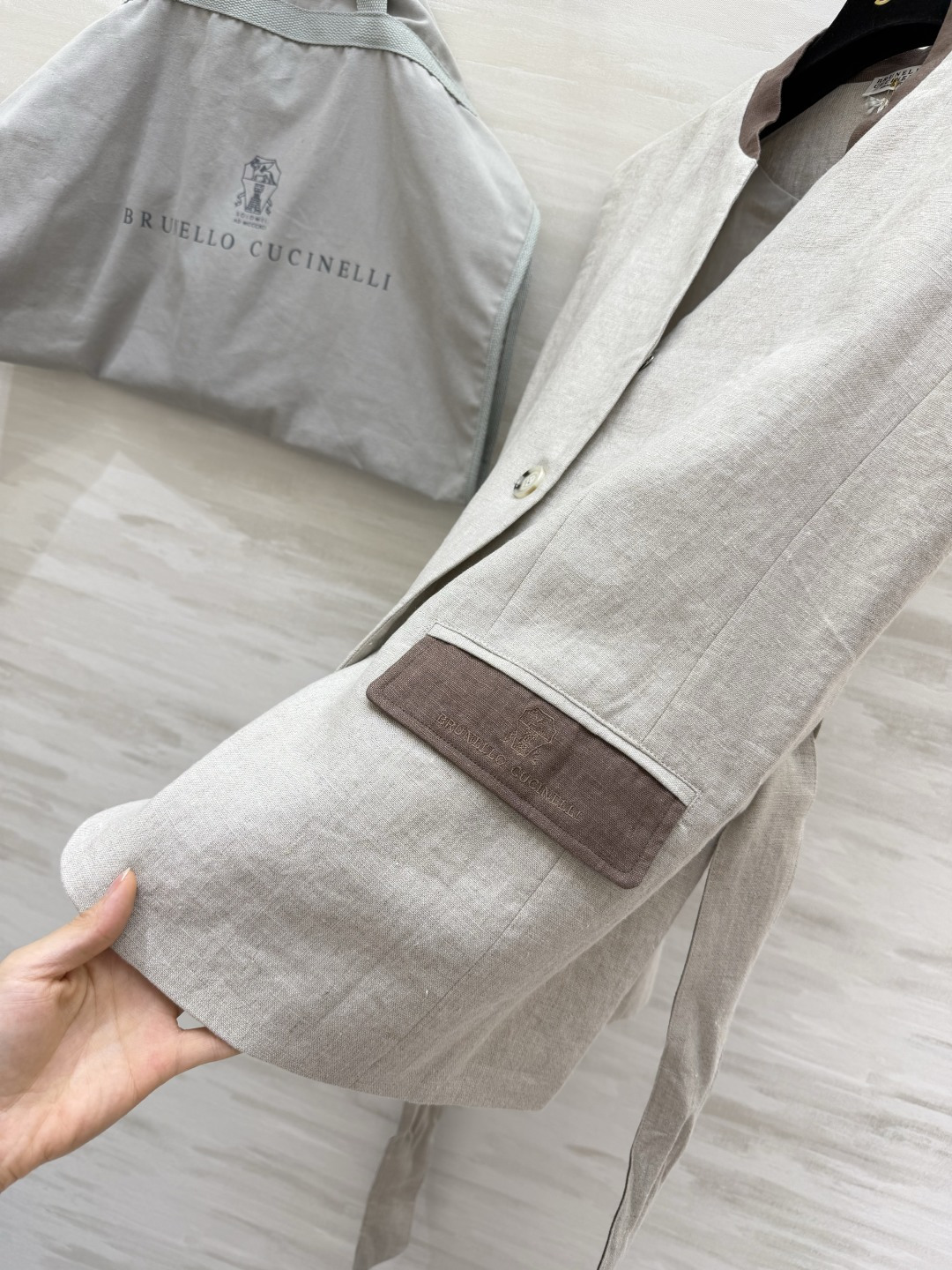 ▫️Brunello Cucinell♡²⁶亚麻撞色收腰马甲▫️白/灰两色可选，自带贵气松弛感▫️亚麻混