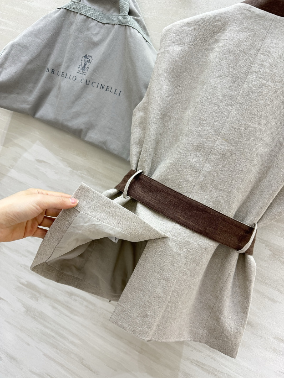 ▫️Brunello Cucinell♡²⁶亚麻撞色收腰马甲▫️白/灰两色可选，自带贵气松弛感▫️亚麻混