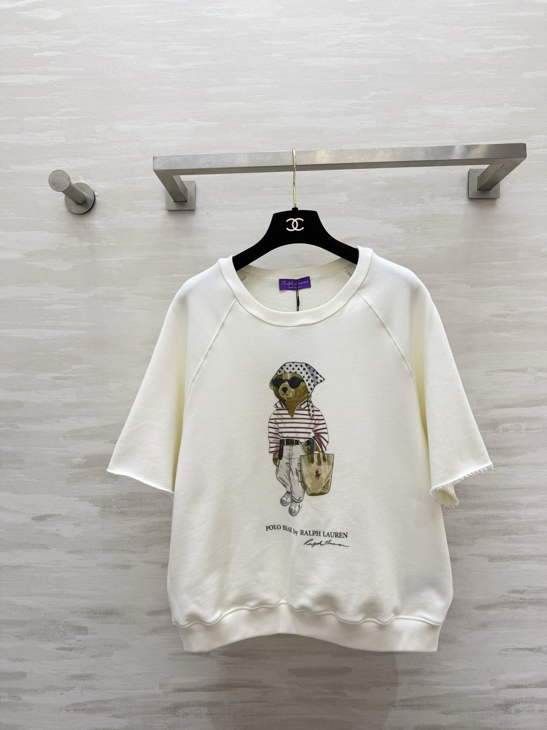 NO:830087,Who can say no to a Ralph Lauren bear?  Classic Polo Bear print, soft and fufu terry short-sleeved sweatshirt, milky white, very gentle~ Raglan sleeves + raw edge cuffs, full of laziness, looks great with jeans and sweatpants, just throw it on every day when going out!  High-quality customization, available in stock first size S/M/L (S size bust 106, length 58), women's clothing, loro piana, hoodie, sweatshirts, jeans, T-shirt,19860909谁能拒绝Ralph Lauren的小熊啊！ 经典的Polo Bear印花,软fufu的毛圈短袖卫衣,奶白色巨显温柔～ 插肩袖+毛边袖口,慵懒感直接拉满,搭牛仔裤、运动裤都超好看,日常出门套上就走！ 高品质定制 现货首发sizeS/M/L（s码胸围106,衣长58）,女装,loro piana,hoodie,sweatshirts,jeans,T-shirt,,Women's clothing