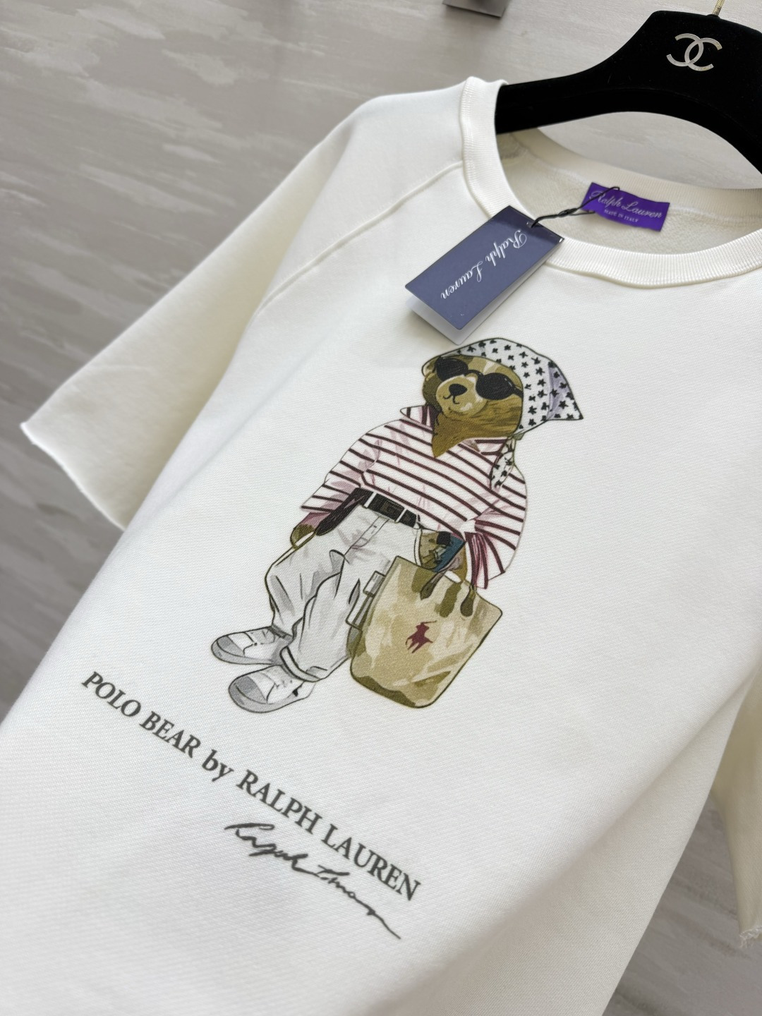 谁能拒绝RalP🌹h Lauren的小熊啊！经典的Polo Bear印花，软fufu的毛圈短袖卫衣，奶白
