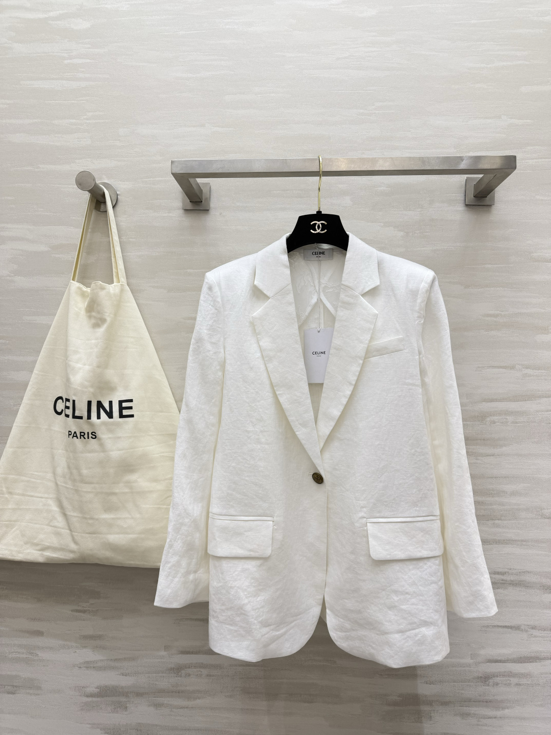 NO:830097,Celin cotton and linen suit jacket is a clean off-white linen style, gentle and high-end, with a relaxed French feel!  A retro leopard print model that is girly and full of aura. It will turn heads when you walk on the street!  Both styles are not specific to your body shape. They can be casually matched and beautiful for everyday use, and can be used for commuting, dating, or going out on the street!  High-quality customization, available in stock first size S/M/L/XL (M size shoulder width 38, bust 96, length 69), Celine-clothing, celine, celine, jackets & coats, business suit,19860909Celin棉麻西装外套 一件干净利落的米白亚麻款 温柔又高级 自带松弛的法式感！一件复古拽姐豹纹款 气场全开 走在街上回头率直接拉满！两种风格都不挑身材 随意搭配又美又飒的日常,通勤、约会、出街都能打！高品质定制 现货首发sizeS/M/L/XL（M码肩宽38,胸围96,衣长69）,赛琳-服装,celine,celine,jackets & coats,business suit,,Women's clothing