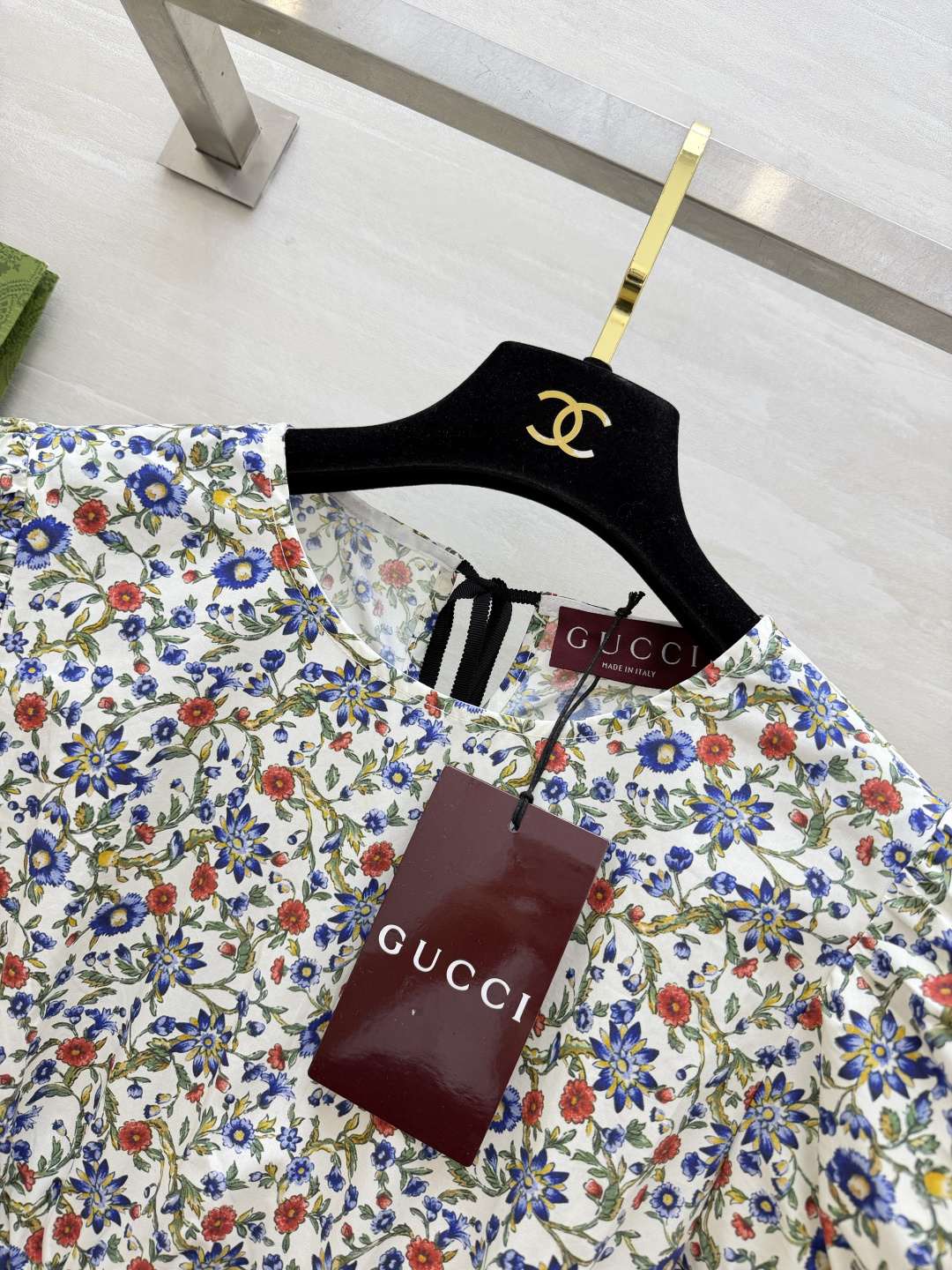 Gucc♡²⁶限定碎花｜把春日的浪漫穿在身上 泡泡袖自带温柔滤镜 轻盈裙摆随风摇曳 每一朵小花都写着优雅