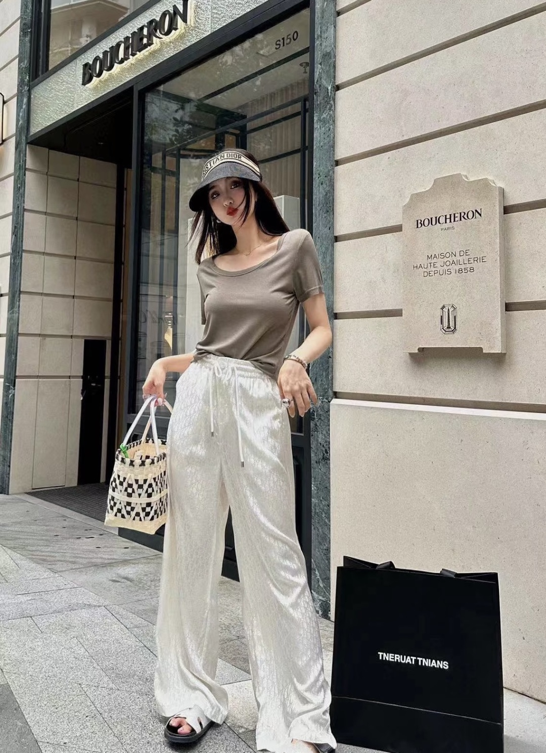 NO:857752,,,19860909,,,Women's clothing