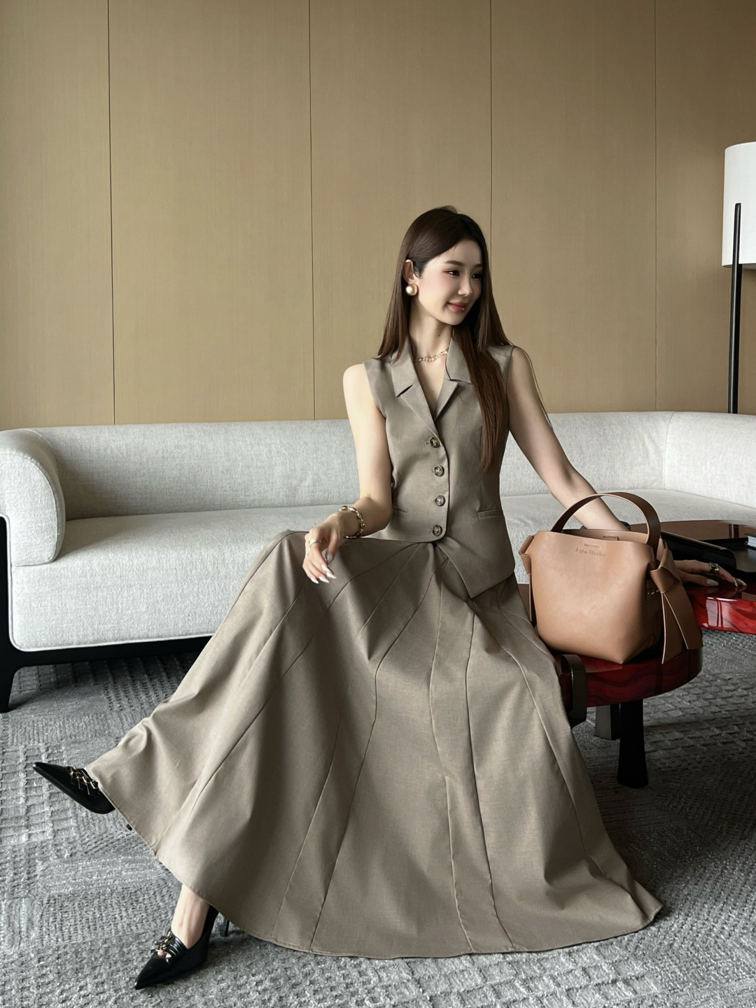 NO:855505,The combination of vest + skirt is cool and gentle!  ,Maxmara-clothing,skirts,19860909马甲+半裙的组合,又飒又温柔！,麦丝玛拉-服装,skirts,,Women's clothing