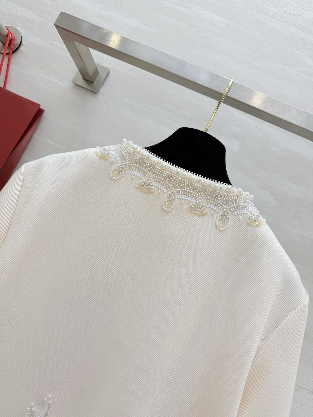 Valentin♡²⁶重工刺绣钉珠外套 奶杏底色 手工立体钉珠刺绣 自带柔光滤镜的贵气感 上身就是行走的