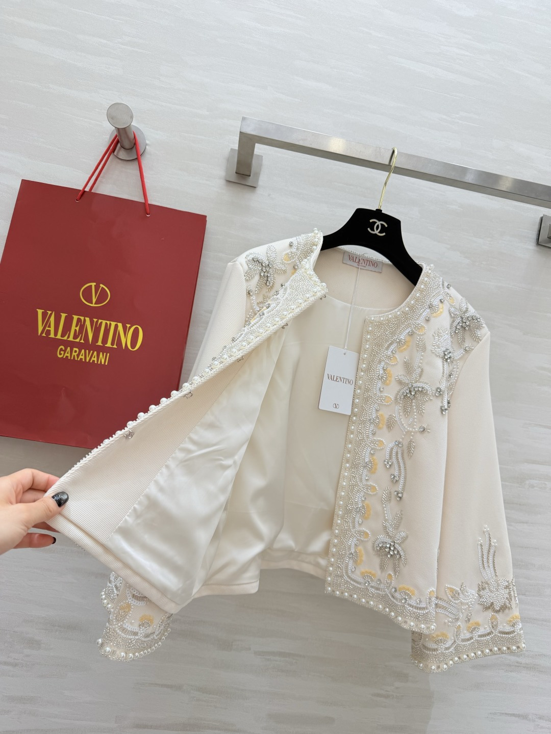 Valentin♡²⁶重工刺绣钉珠外套 奶杏底色 手工立体钉珠刺绣 自带柔光滤镜的贵气感 上身就是行走的