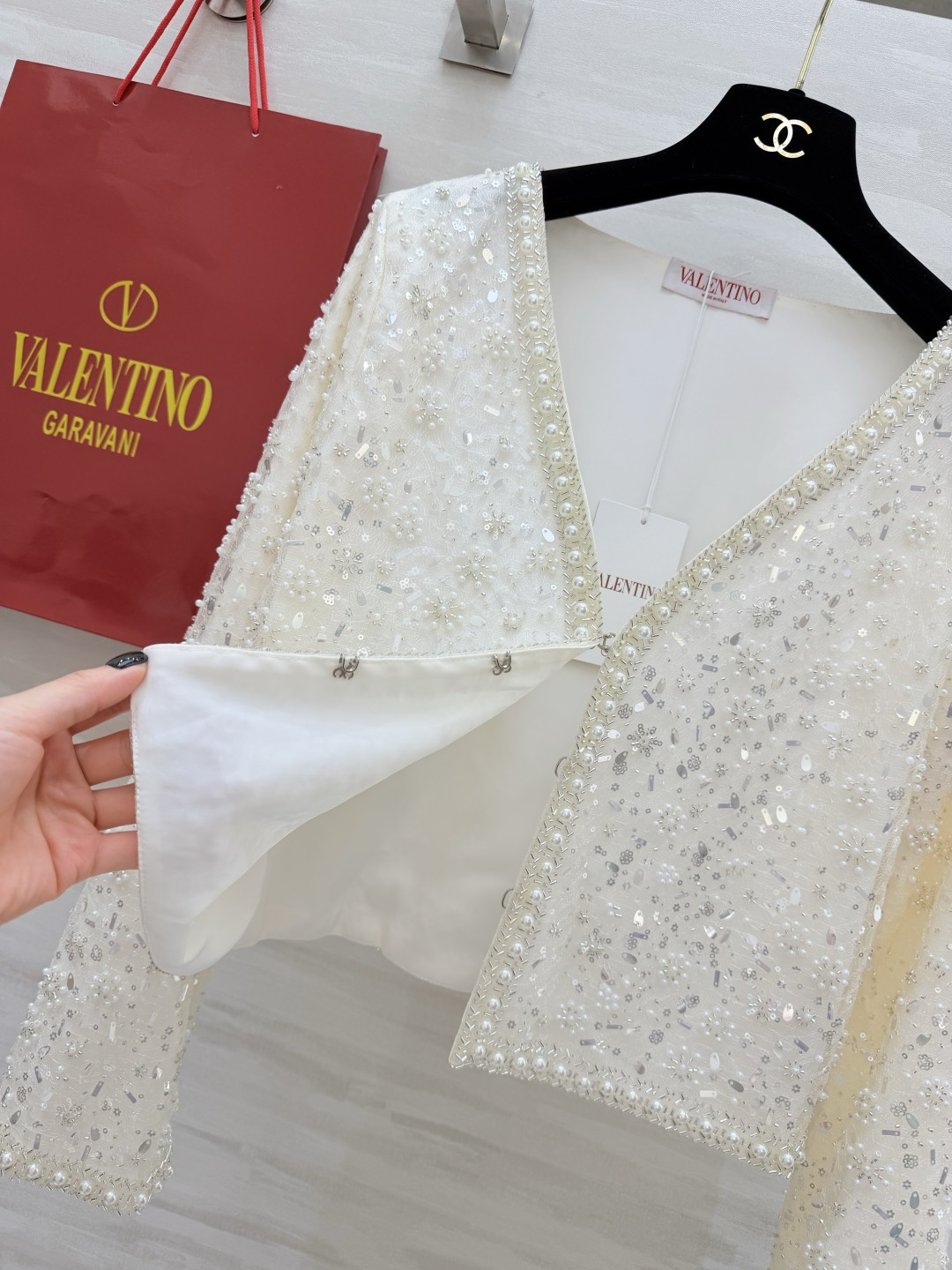 Valentin♡²⁶重工钉珠V领短外套 奶杏底色 满幅水晶珍珠钉珠 自带柔光滤镜的贵气感 约会/晚宴/