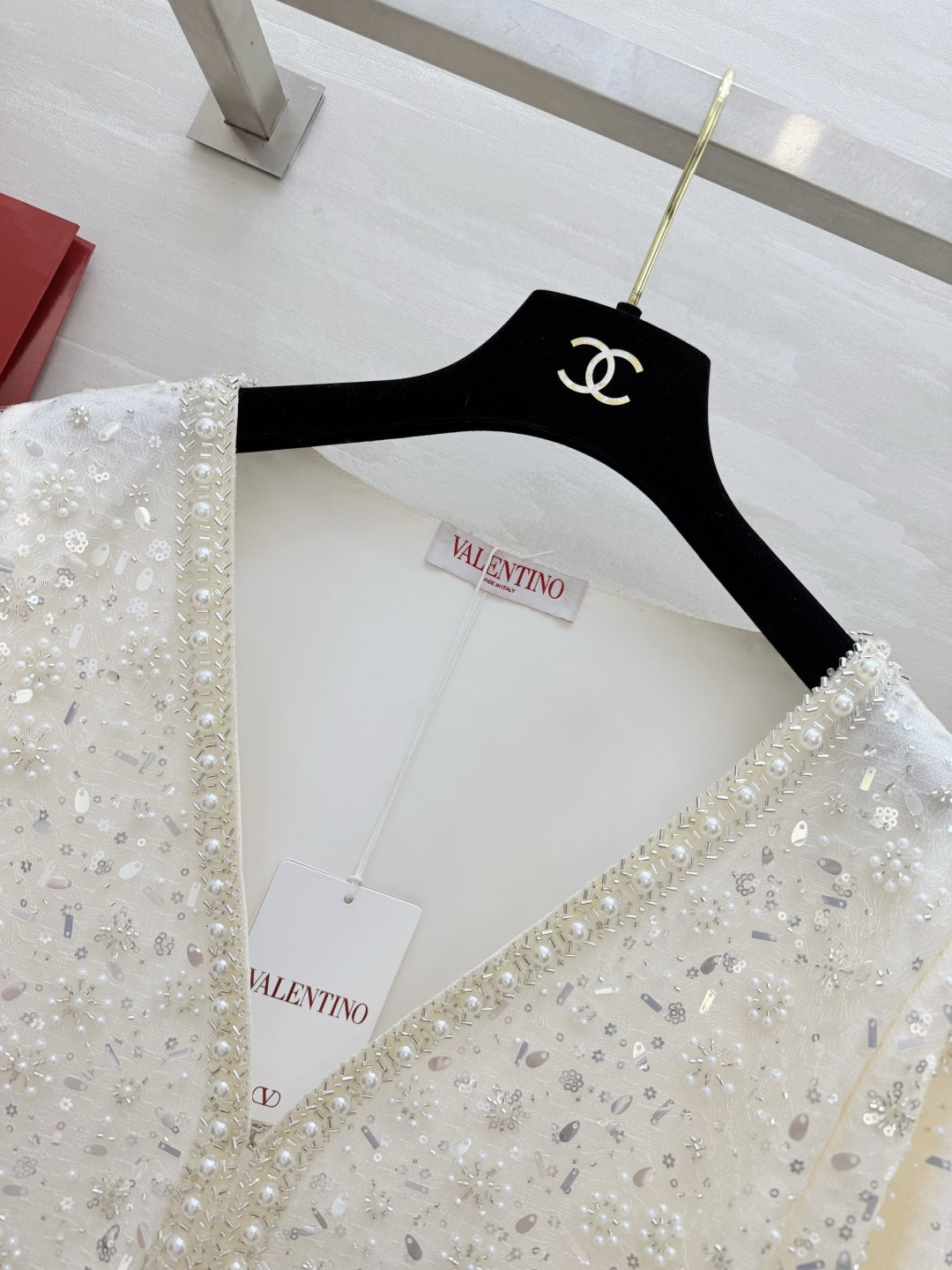 Valentin♡²⁶重工钉珠V领短外套 奶杏底色 满幅水晶珍珠钉珠 自带柔光滤镜的贵气感 约会/晚宴/