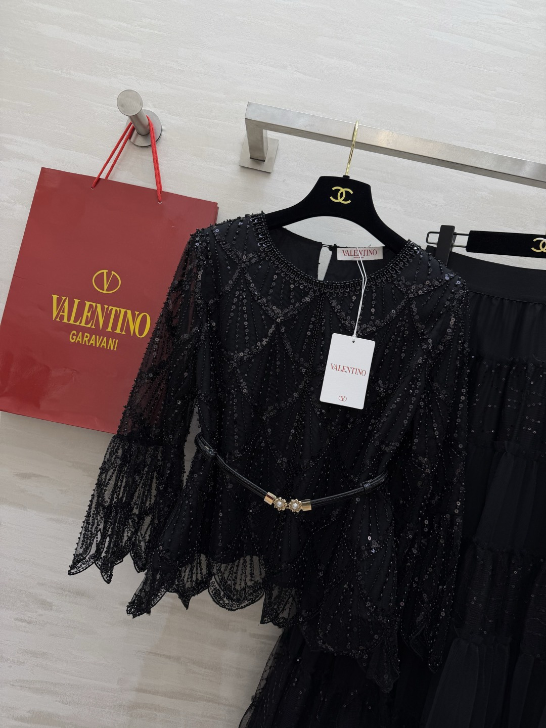 ✨VALENTIN²⁶重工钉珠套装上线✨谁穿谁是人间黑天鹅🖤重工黑钉珠网纱套装 把高级感焊在身上 手工串