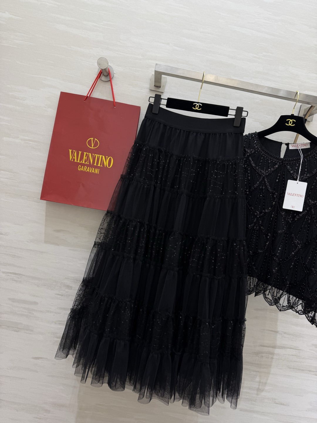 ✨VALENTIN²⁶重工钉珠套装上线✨谁穿谁是人间黑天鹅🖤重工黑钉珠网纱套装 把高级感焊在身上 手工串