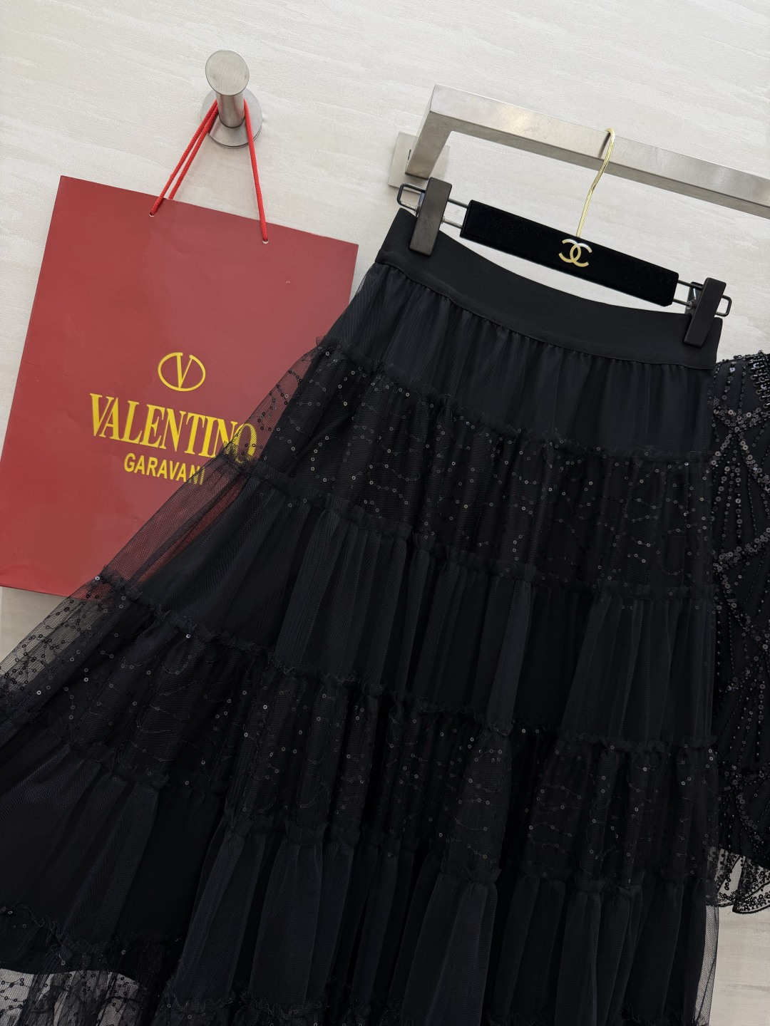 ✨VALENTIN²⁶重工钉珠套装上线✨谁穿谁是人间黑天鹅🖤重工黑钉珠网纱套装 把高级感焊在身上 手工串