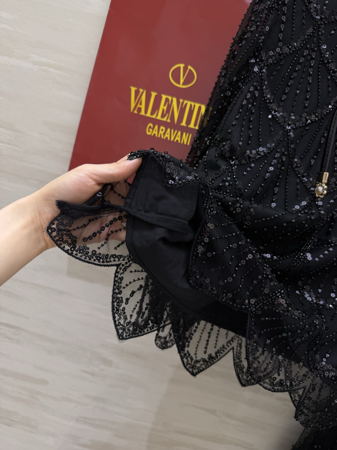 ✨VALENTIN²⁶重工钉珠套装上线✨谁穿谁是人间黑天鹅🖤重工黑钉珠网纱套装 把高级感焊在身上 手工串