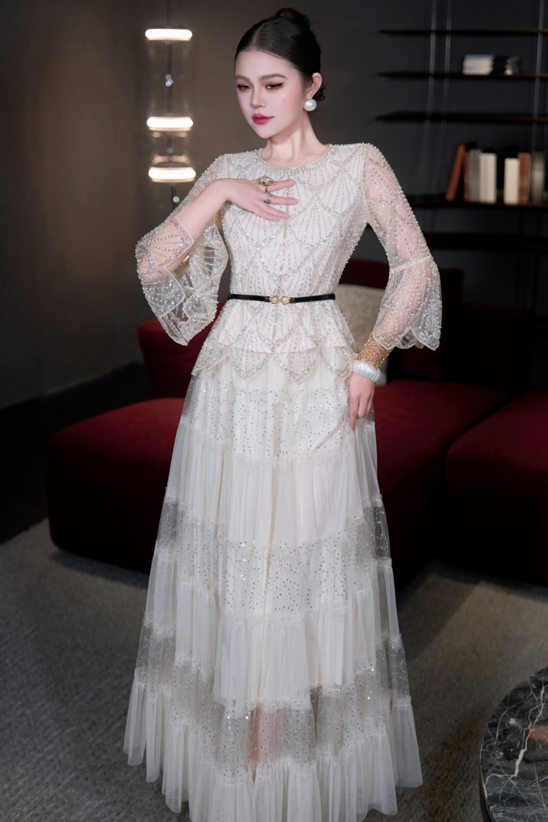 NO:856350,The off-white model is so gentle that it feels soft to the core!  Super elegant, the beads sparkle like diamonds in the light, Valentino-clothing, valentino,19860909米白款 温柔到骨子里的柔光感！ 超显气质,钉珠在光下闪得像碎钻,华伦天奴-服装,valentino,,Women's clothing