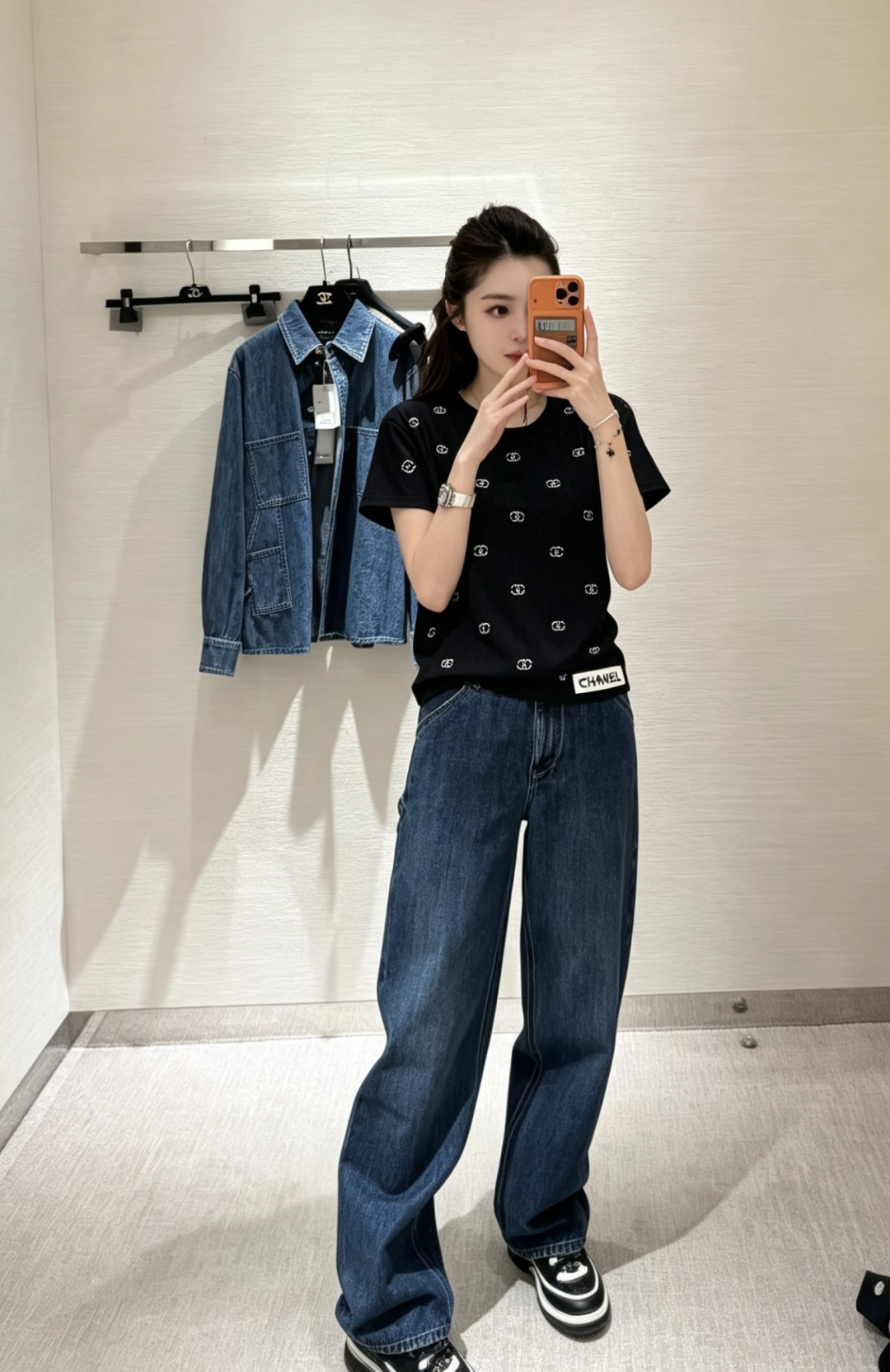 Chane♡²⁶满钻T恤 自带肌理感的坑条面料 上身显瘦又透气 满钻双C logo低调又显贵 高品质定制
