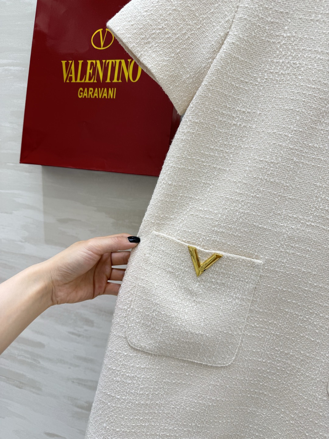 Valentin♡²⁶富家千金风短袖连衣裙 奶白温柔、樱花粉娇俏 都是一眼心动的颜色！肌理感粗花呢面料 