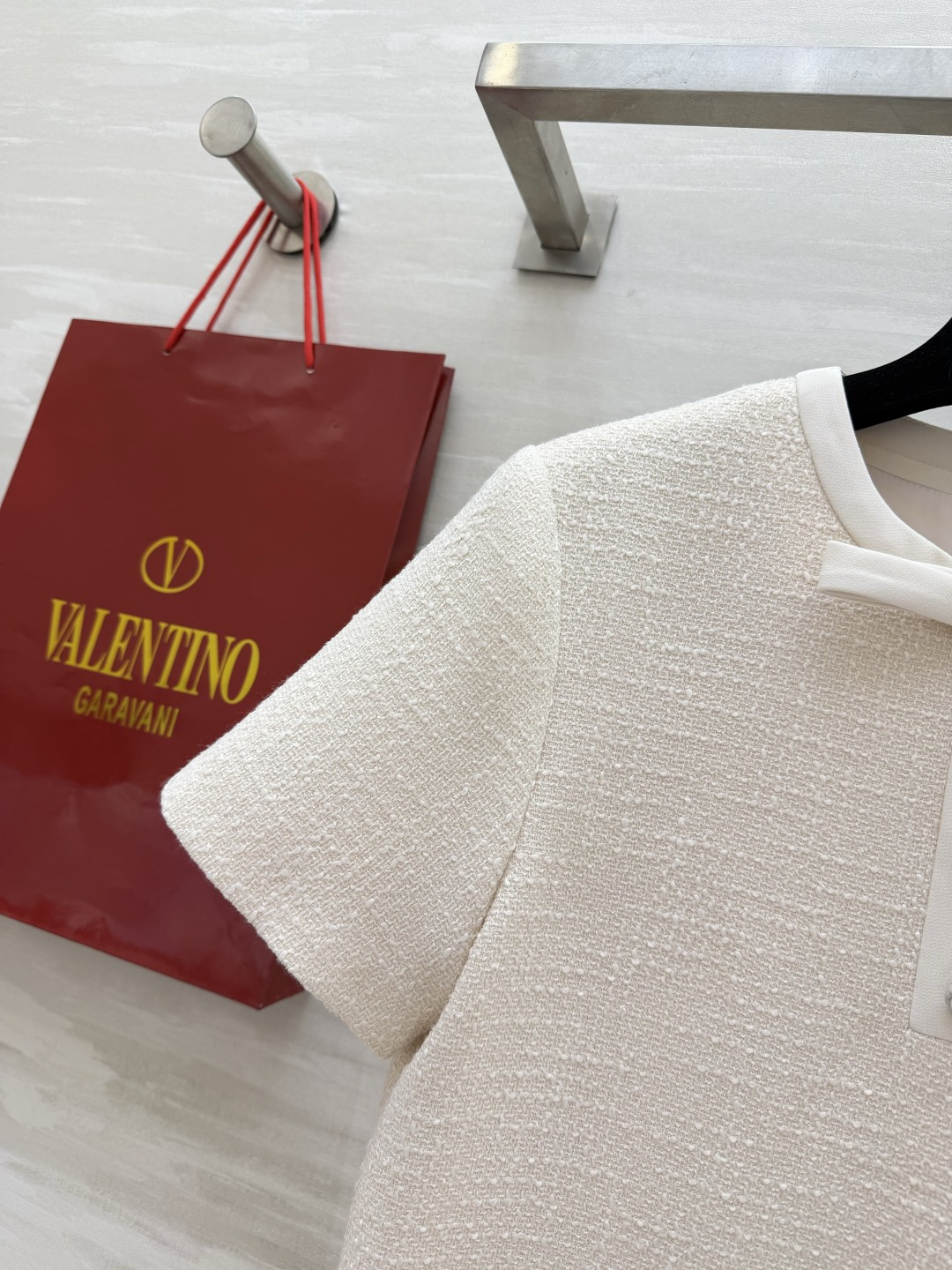 Valentin♡²⁶富家千金风短袖连衣裙 奶白温柔、樱花粉娇俏 都是一眼心动的颜色！肌理感粗花呢面料 